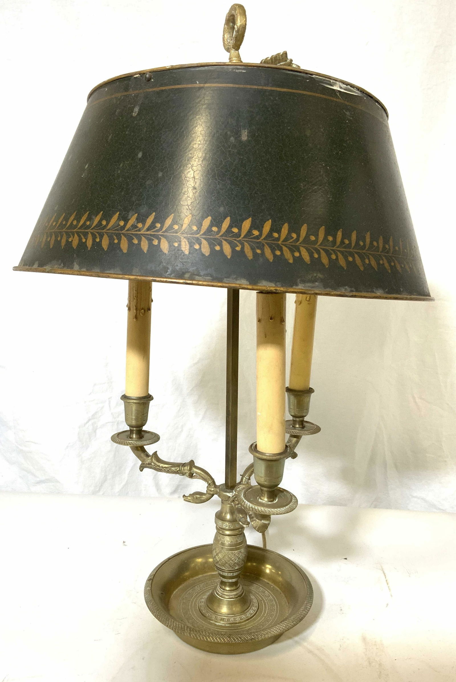 Antique Ornate Brass & Toleware 3 Arm Table Lamp: Lamp is vintage possibly antique. Piece has 3 arms each with goose head detailed structures. Ends of arms have candlestick style bulb sockets. Lamp shade has painted gold toned vine and leaf detail, p