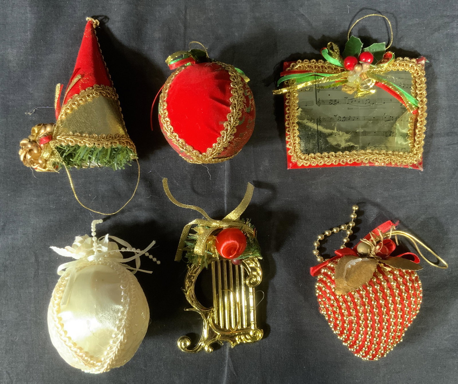 Lot 6 Christmas Ornaments: Lot 6 Christmas Ornaments, no apparent inscriptions or marks, smallest measures 4 x 2 1/2 inches largest measures 3 3/8 x 4 3/8 inches, some surface wear to pieces, Christmas ornaments, ornaments, hol