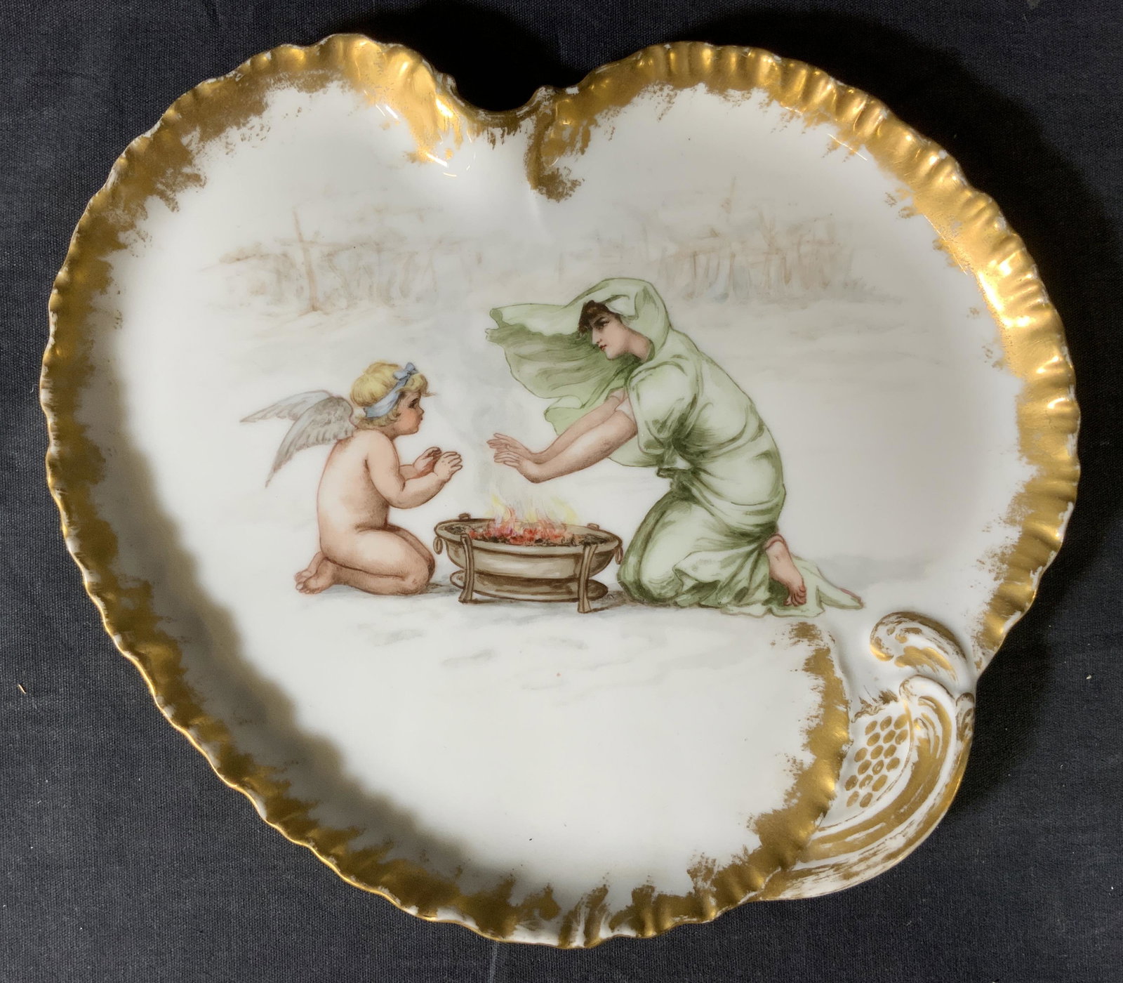Antique HAVILAND & CO LIMOGES Porcelain Dish: Antique HAVILAND & CO LIMOGES Porcelain Dish, 1888-1896, circa stamp reads ‘H & Co L France’, measure 8 3/8 x 9 3/8 inches, some surface wear to piece, Antique, antique porcelain, haviland & co, L