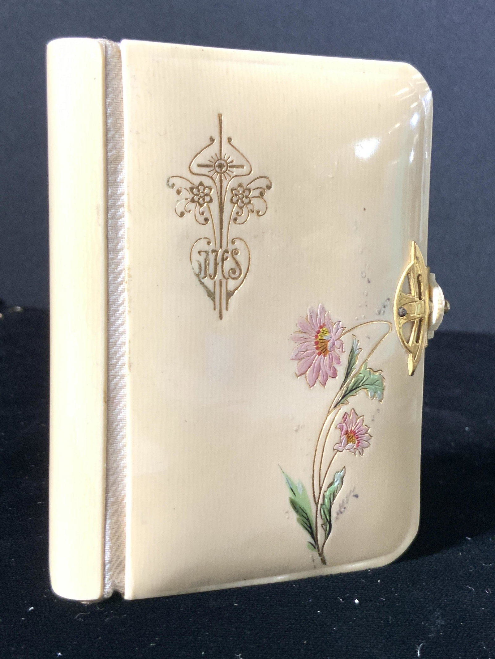 Antique KEY TO HEAVEN Pocket Sized Book: A pocket sized book titled KEY TO HEAVEN. Interior title page lists title and also reads A MANUAL OF PRAYERS AND INSTRUCTIONS FOR CATHOLICS. JOHN BAPTIST STEINBRENER, CATHOLIC PUBLISHER. An interior p