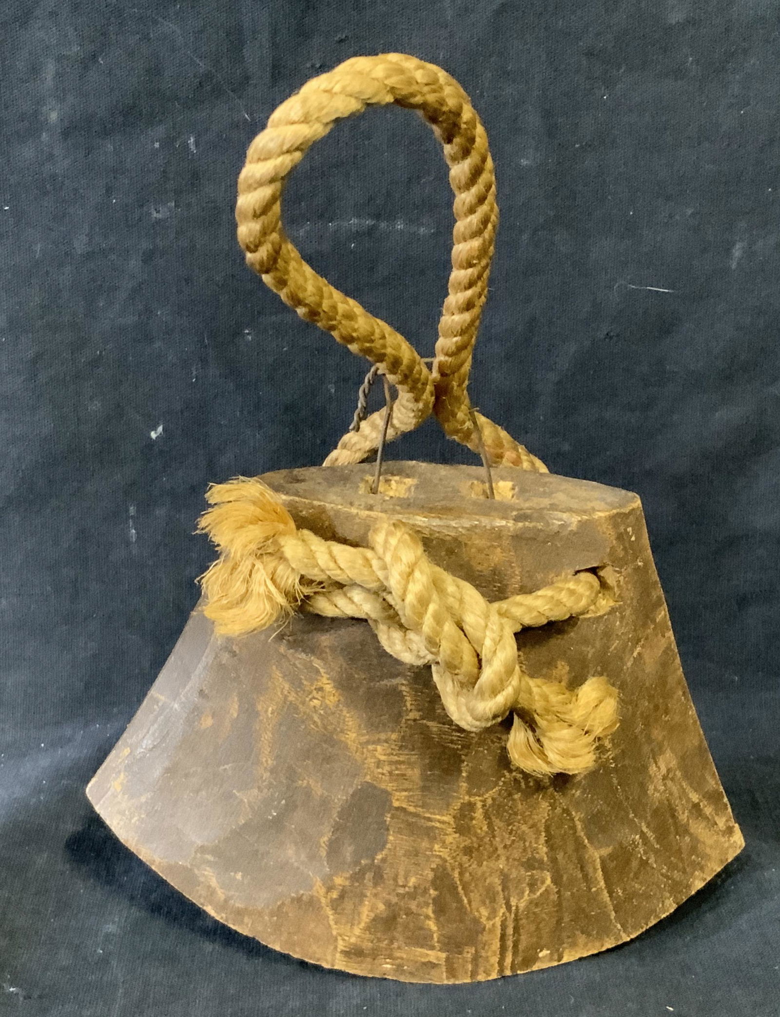 Group Lot 4 Table Accessories: Group lot 4 Table accessories, lot includes a crane sculpture a wooden bell a metal lidded jar and a historical bust piggy bank, largest of the group measures 8 inches at tallest point, all have some