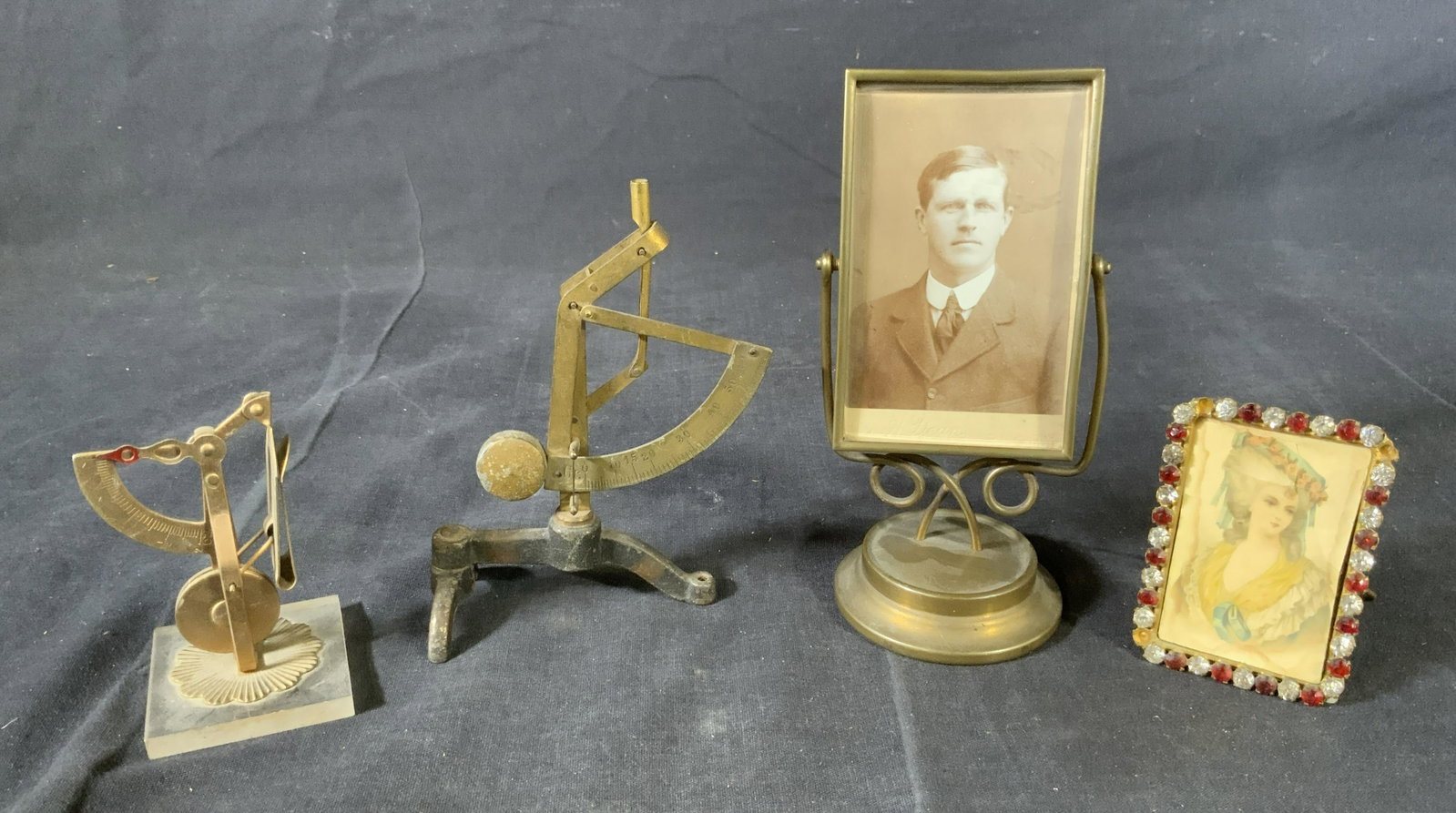 Lot 4 Vintage Pendulum Scales & Picture Frames: Lot 4 Vintage Pendulum Scales & Picture Frames, inscriptions read ‘Ges Gesch’, ‘DRGM’, ‘Geo A Dean Rugby’, smaller picture frame measures 3 x 2 1/8 inches, largest frame measures 6 x 3 1/8