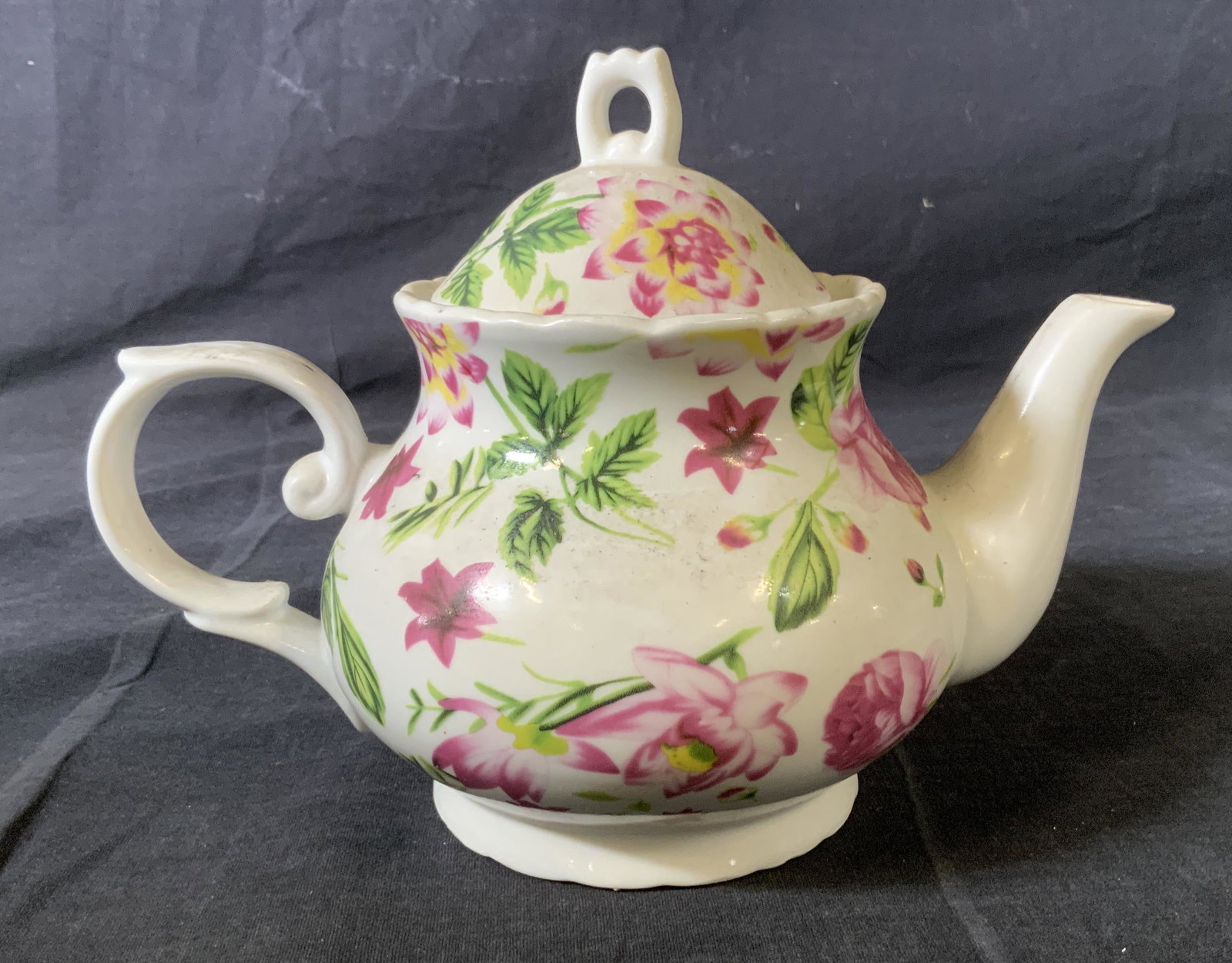Vintage Floral Ceramic Teapot: Vintage Floral Ceramic Teapot, no apparent inscriptions or marks, measures 6 1/2 inches tall x 9 1/8 inches at widest point, some surface wear to piece, needs cleaning, Vintage, vintage ceramics, cera