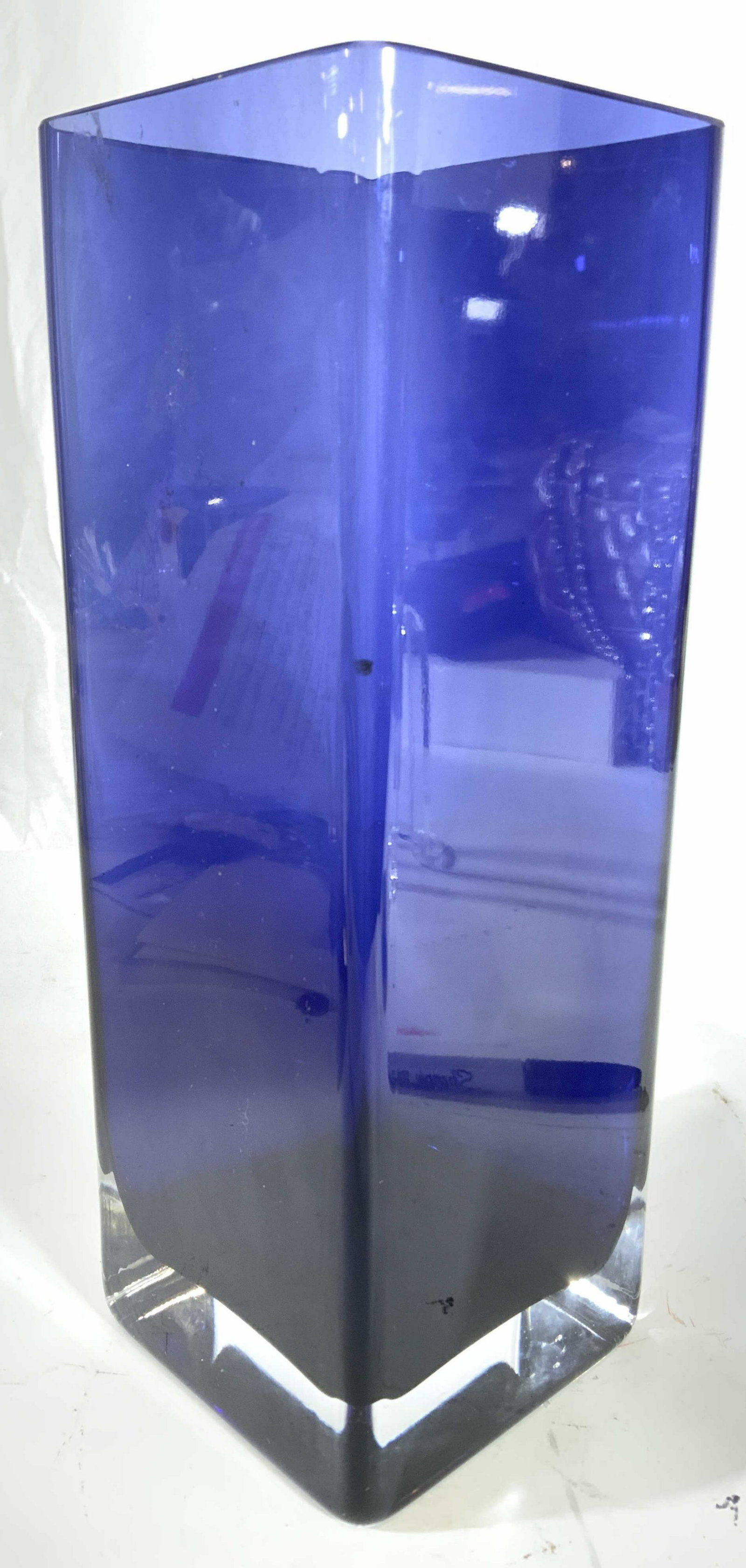 Art Glass Centerpiece Vase Vessel: Vase is violet toned. Piece has rounded square shape at rim and base. Piece has clear base area. Vase, vessel, centerpiece, decorative accessories, decorative arts, home decor, art glass, Art glass va