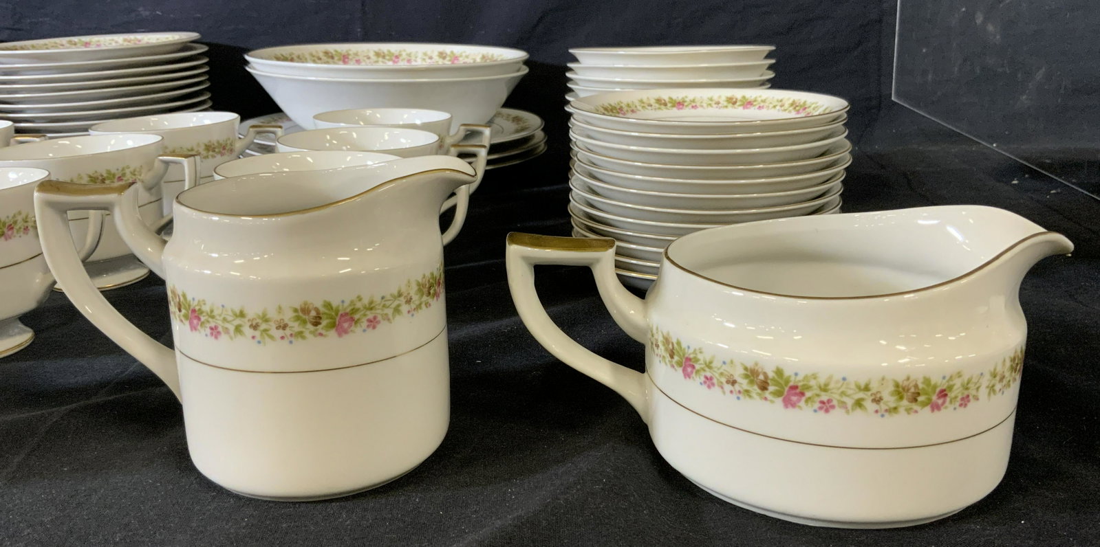 Set 89 AMCREST JAPAN China Tea Service: Set 89 AMCREST JAPAN China Tea Service, inscriptions read AMCREST Japan Rondo 1601 Fine China’, inscription to larger sugar bowl reads ‘Mercer’, teacups measure 2 7/8 inches tall x 3 1/2 inches 