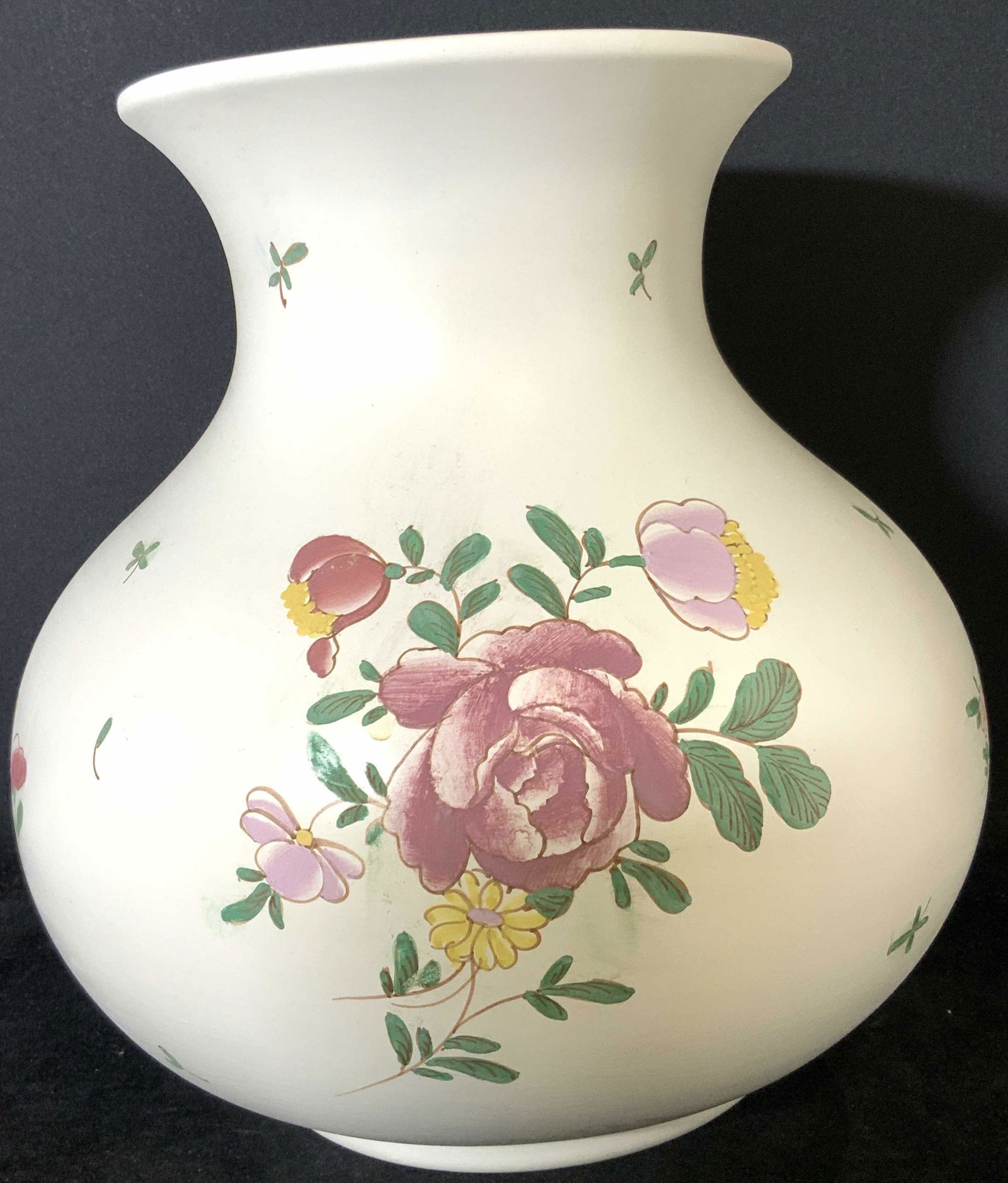 Vntg Signed Handmade Italian Floral Ceramic Vase: White vase with painted floral motifs throughout. Underside of piece reads: Con Amicizia A ( with friendship to ) Mimmo Morabito. 5-29-98. New York. Property of NYC Estate. Gifted from Italian / Engli