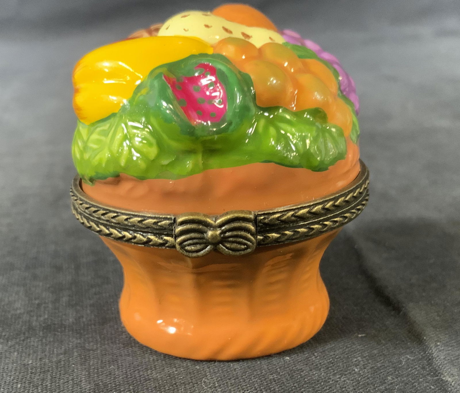 Fruit Basket Shaped Ceramic Pill Box: Fruit Basket Shaped Ceramic Pill Box, no apparent inscriptions or marks, measures 2 inches tall x 1 7/8 inches in diameter, some surface wear to piece, Fruit, decorative arts, tabletop accessory, pill