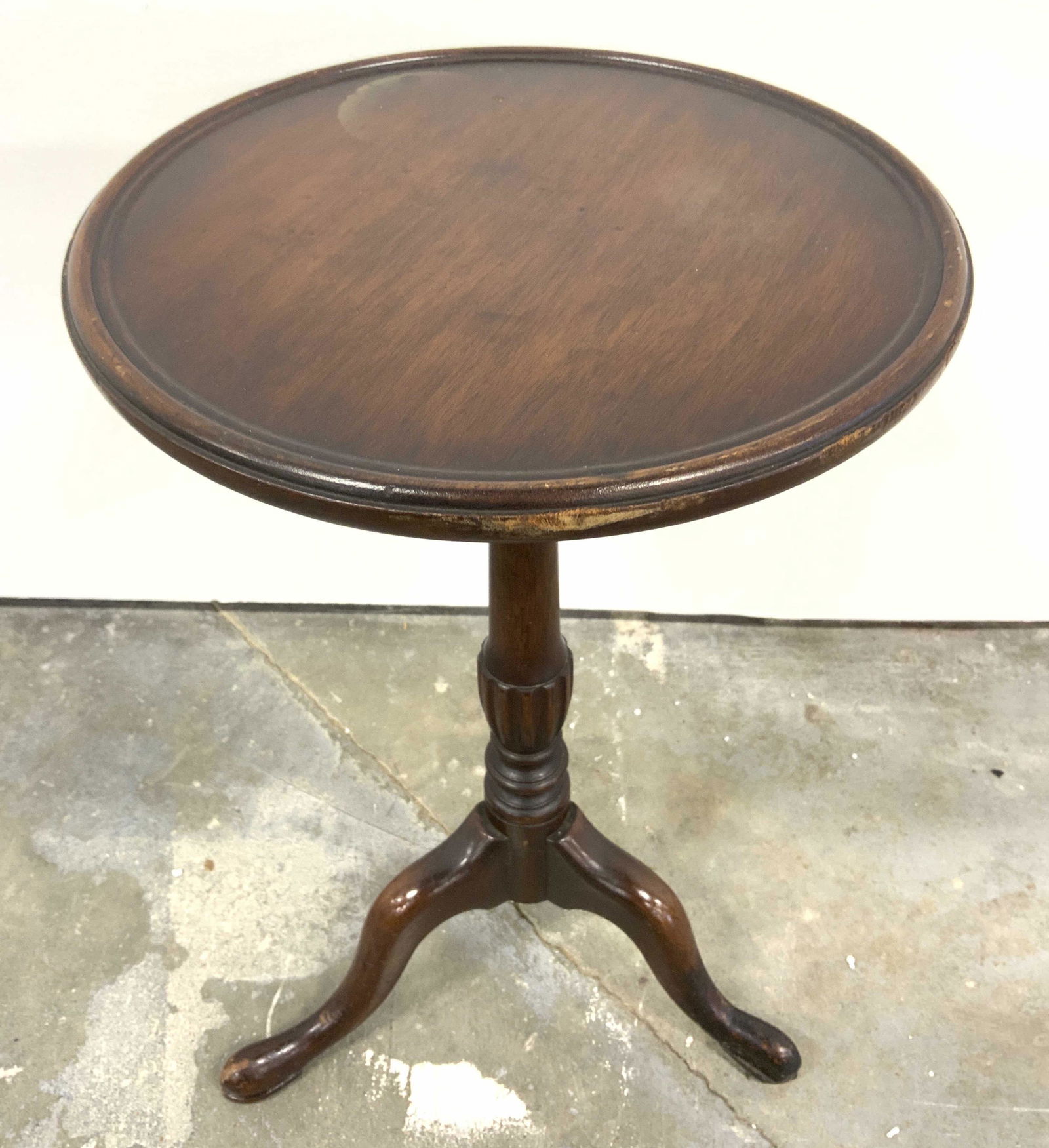 Vintage Carved Wooden Pedestaled Side Table: Side table is vintage possibly antique. Table is wooden. Contains curved tripod style feet. Tabletop has round shape. Piece measures approx 20 inches tall 12 inches deep. Side table, end table, pedest
