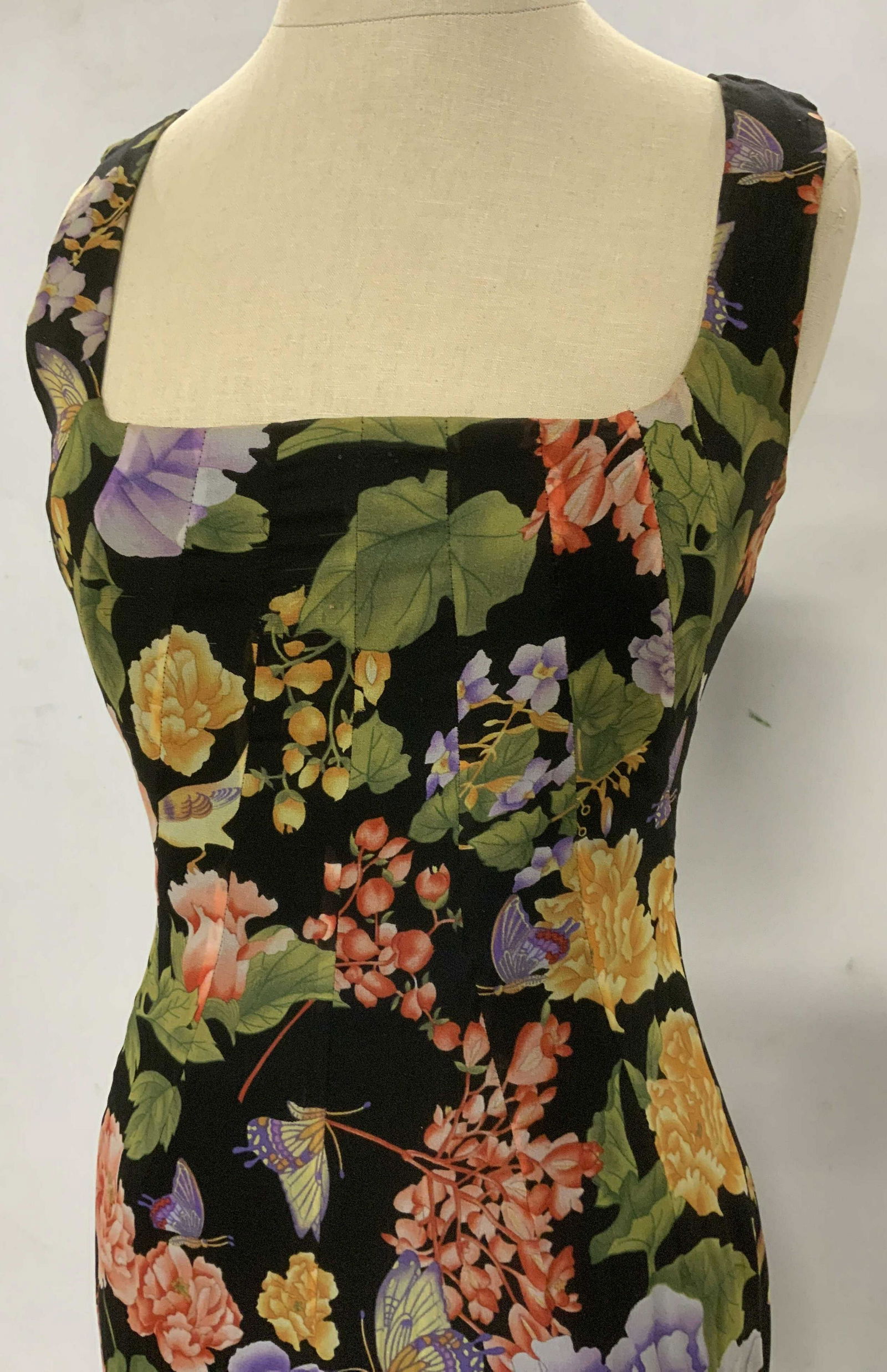 JOY PHILBIN DOLCE & GABBANA Silk Dress: JOY PHILBIN DOLCE & GABBANA Silk Dress, label reads ‘Dolce & GABBANA Made in Italy 44’ and ‘79% silk 14% nylon 7% lycra’, a fitted floral patterned dress, some loose threads to dress, This ite