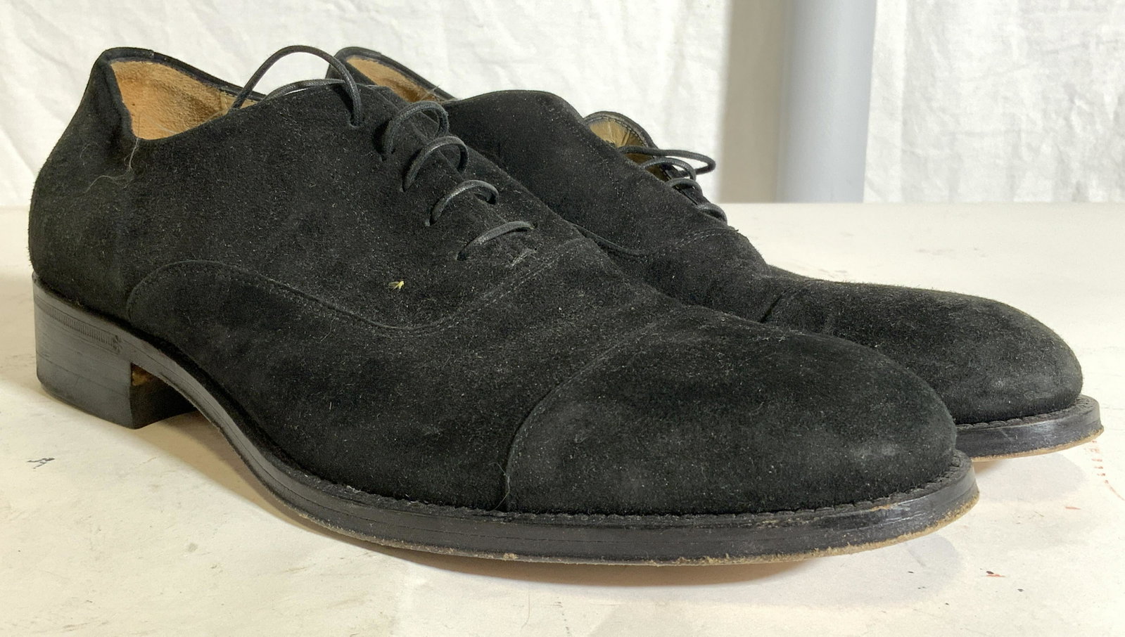 REGIS PHILBIN GORDON RUSH Italian Shoes: Interior is signed/marked AKWAYS AT YOUR SERVICE YOUR FRIENDS AT GORDON RUSH. Shoes are size 40. Underside reads GIRDON RUSH MADE IN ITALY. Shoes are black toned. Shoes are heeled. This item was gener