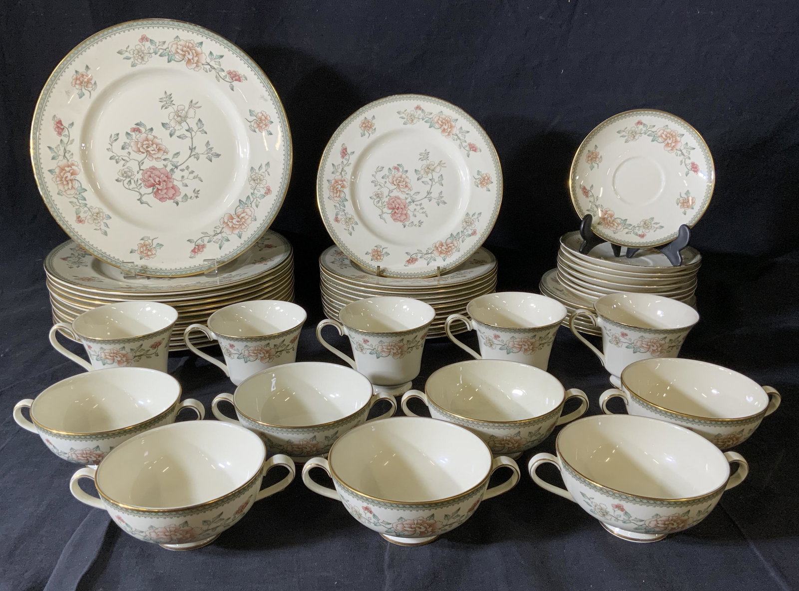 Set 50 MINTON Bone China Dinnerware: Set 50 MINTON Bone China Dinnerware, stamps read ‘Jasmine Minton Founded 1793 Fine Bone China Made in England Royal DOULTON Tableware Ltd 1977’, larger plates measure 10 5/8 inches in diameter, sa