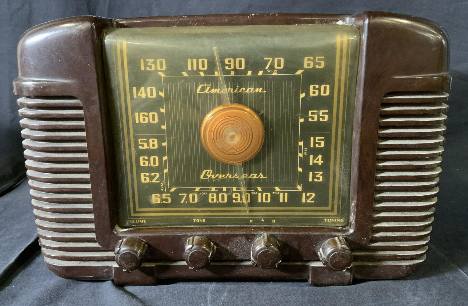 Vintage 1946 CROSLEY 66TA Bakelite Radio: Vintage 1946 CROSLEY 66TA Bakelite Radio, inscription reads ‘CROSLEY American Series’, measures 9 1/4 inches tall x 14 3/8 inches wide, surface wear to piece, not tested for functionality, Propert