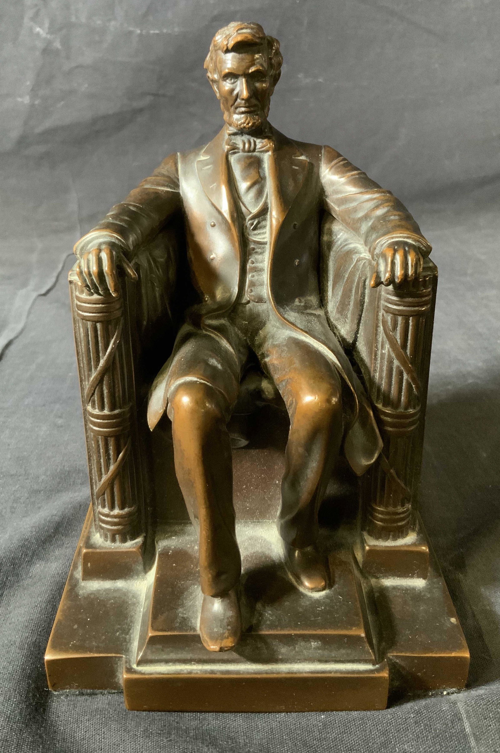 Vintage JENNINGS BROS Abraham Lincoln Bookend: Vintage JENNINGS BROS Abraham Lincoln Bookend, inscription reads ‘JB 2440 DC French’, measures 7 inches tall x 4 3/4 inches at widest point, some surface wear to piece, Vintage decor, Jennings bro