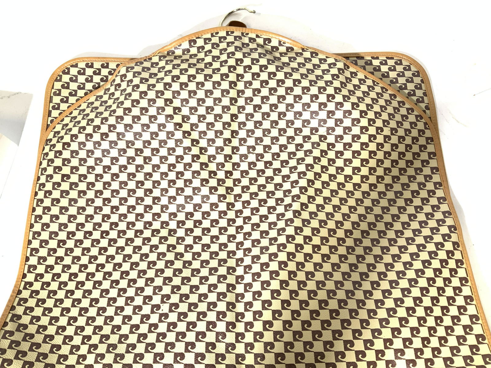 PIERRE CARDIN Vinyl Hanging Garment Bag: Hallmarked Pierre Cardin vinyl suit garment bag with light brown leather trim, interior fabric lining, exterior center zipper. Comes with Polo Ralph Lauren Polished Wood hanger. 37 in long, 20.5 in wi