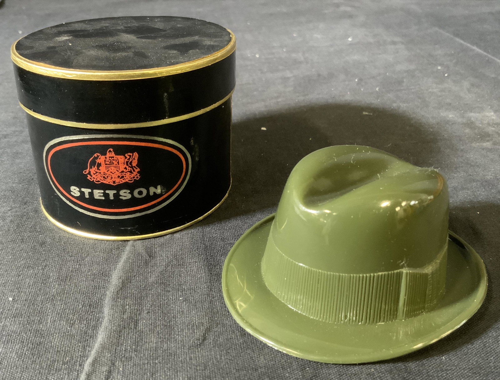 Vintage STETSON Salesman’s Sample Hat & Hatbox: Vintage STETSON Salesman’s Sample Hat & Hatbox, inscription reads ‘Stetson’, box measures 2 3/8 x 3 3/4 inches, hat measures 1 5/8 inches tall x 3 3/8 inches, surface wear to pieces, Vintage, sa