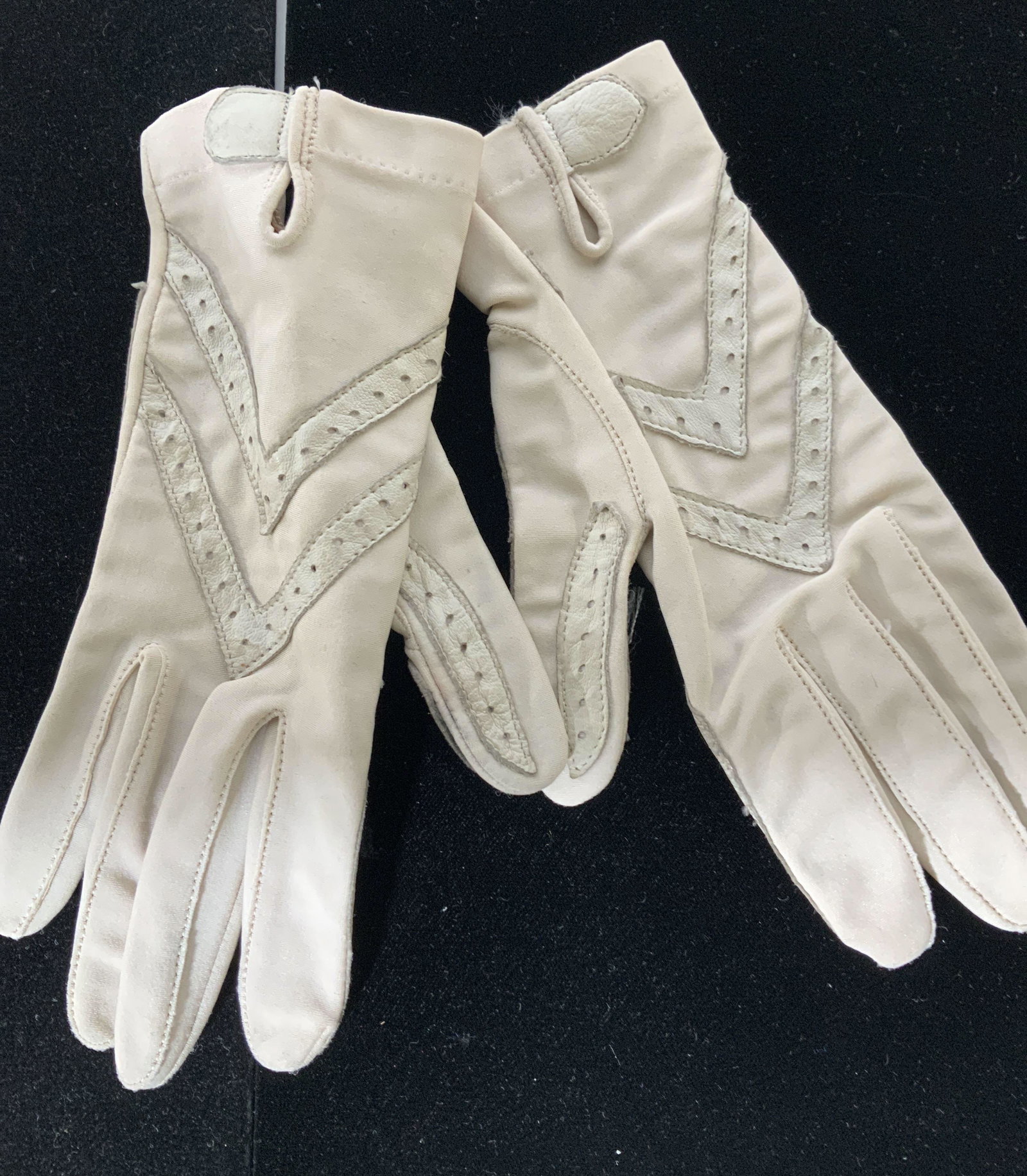 10 Pair Ladies Vntg Beaded Fashion Gloves, more: C. 1940s Ladies fashion gloves, cream colored, lace, beaded, elbow, knit, driving glove assortment. most sized xtra small and small with some stretch. Teen ballerina gloves, xtra small dance gloves, v