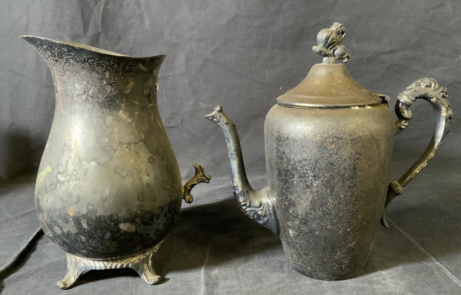 Lot 2 Vintage Silverplated Pitcher & Teapot: Lot 2 Vintage Silverplated Pitcher & Teapot, inscriptions read ‘WM Rogers’ and ‘Heavy Lifetime Eton Guarantee Silverplate’, pitcher measures 9 1/8 inches tall x 6 inches at widest point, teapo