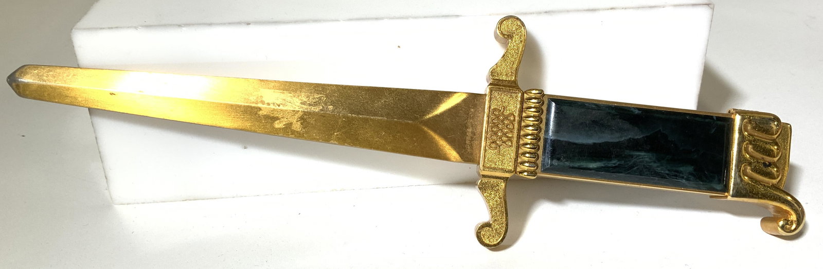 Collectible ASR Ascot Florentine Dagger Lighter: Vintage ASR ASCOT FLORENTINE Dagger Lighter with Pat no D- 165250, green beveled marbled facade on each side. Gold tone plated, c. early 1950s manufactured in 1952 by the American Safety Razor Co. in 