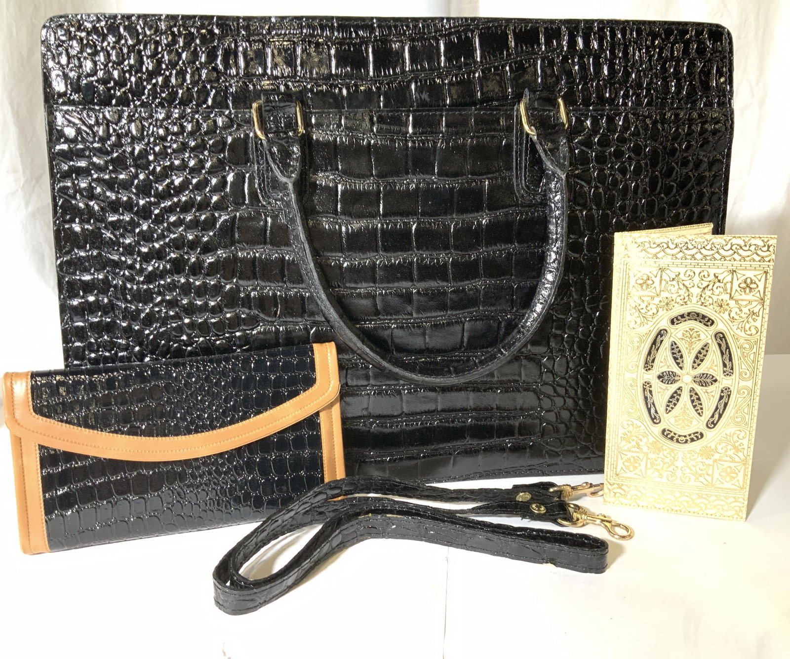 Roberto Roma Croc Style Briefcase & Wallet: Signed Roberto Roma Croc Leather (possibly pvc) briefcase with attachable should strap, 28 in long. Carry handle has 5 in drop. Exterior side pockets, 2 open and 1 zippered interior compartments . sta