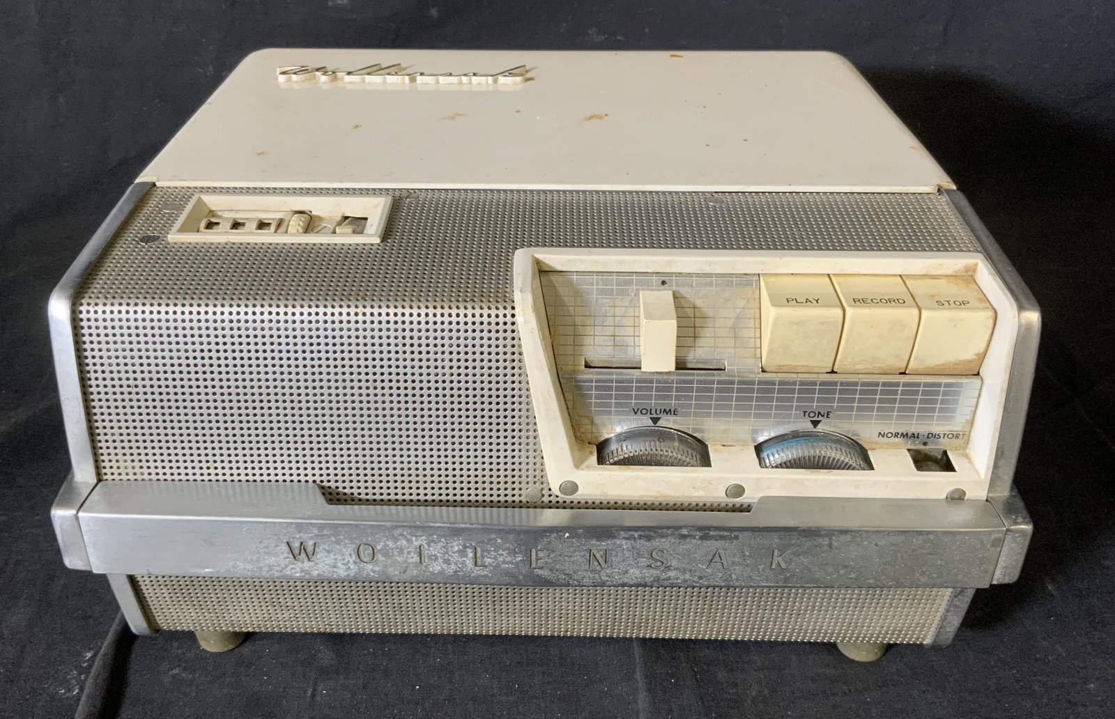 Vintage WOLLENSAK Model T-1500 Tape Recorder: Vintage WOLLENSAK Model T-1500 Tape Recorder, c1950’s, inscriptions read ‘WOLLENSAK Magnetic Tape Recorder Model T-1500‘, measures 6 5/8 inches tall x 11 5/8 inches at widest point, not tested f