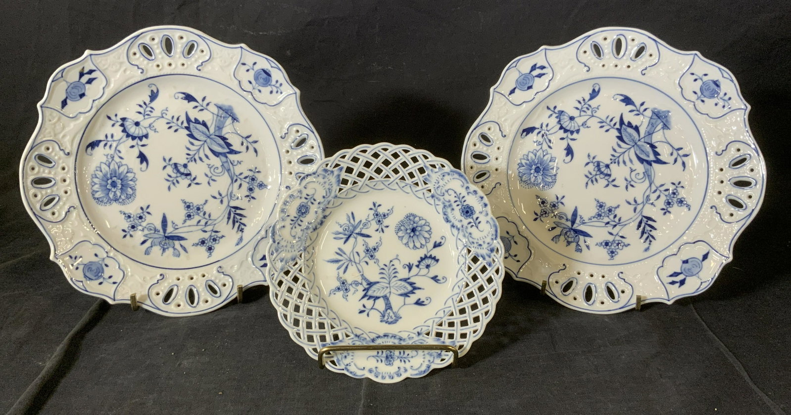 Lot 3 MEISSEN & KALK’S Porcelain Plates: Lot 3 MEISSEN & KALK’S Porcelain Plates, inscriptions read ‘33 56 90 72’ and ‘10’, smallest plate measures 6 1/8 inches in diameter, larger plate measures 8 1/2 inches in diameter, chips and