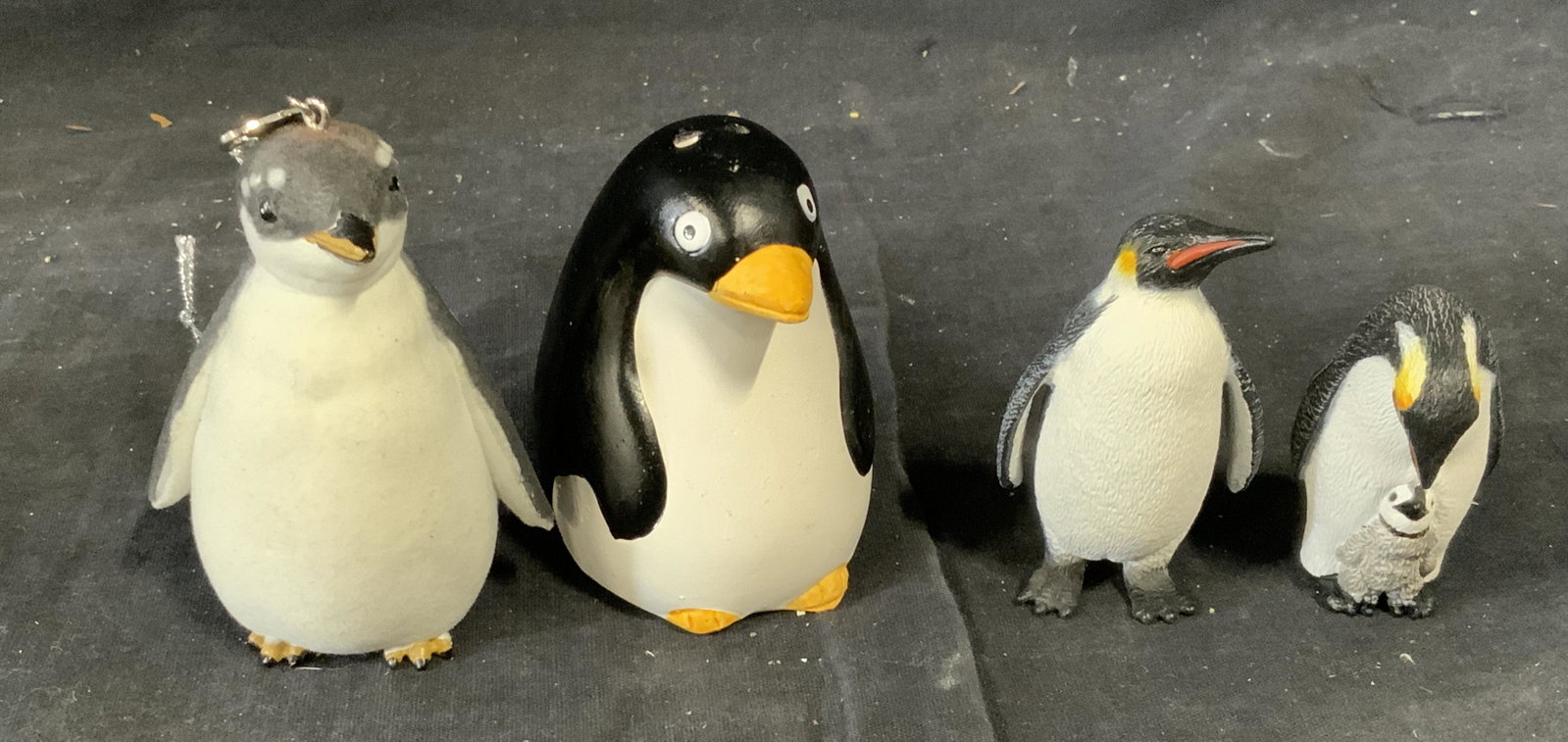 Group Lot 4 Penguin Decor Figurals: Group lot 4 penguin decor figurals, label to underside of one reads ‘Made in Taiwan’, ornament text reads ‘Sea World, SeaWorld parks & entertainment made in China’, lot consists of a sea world