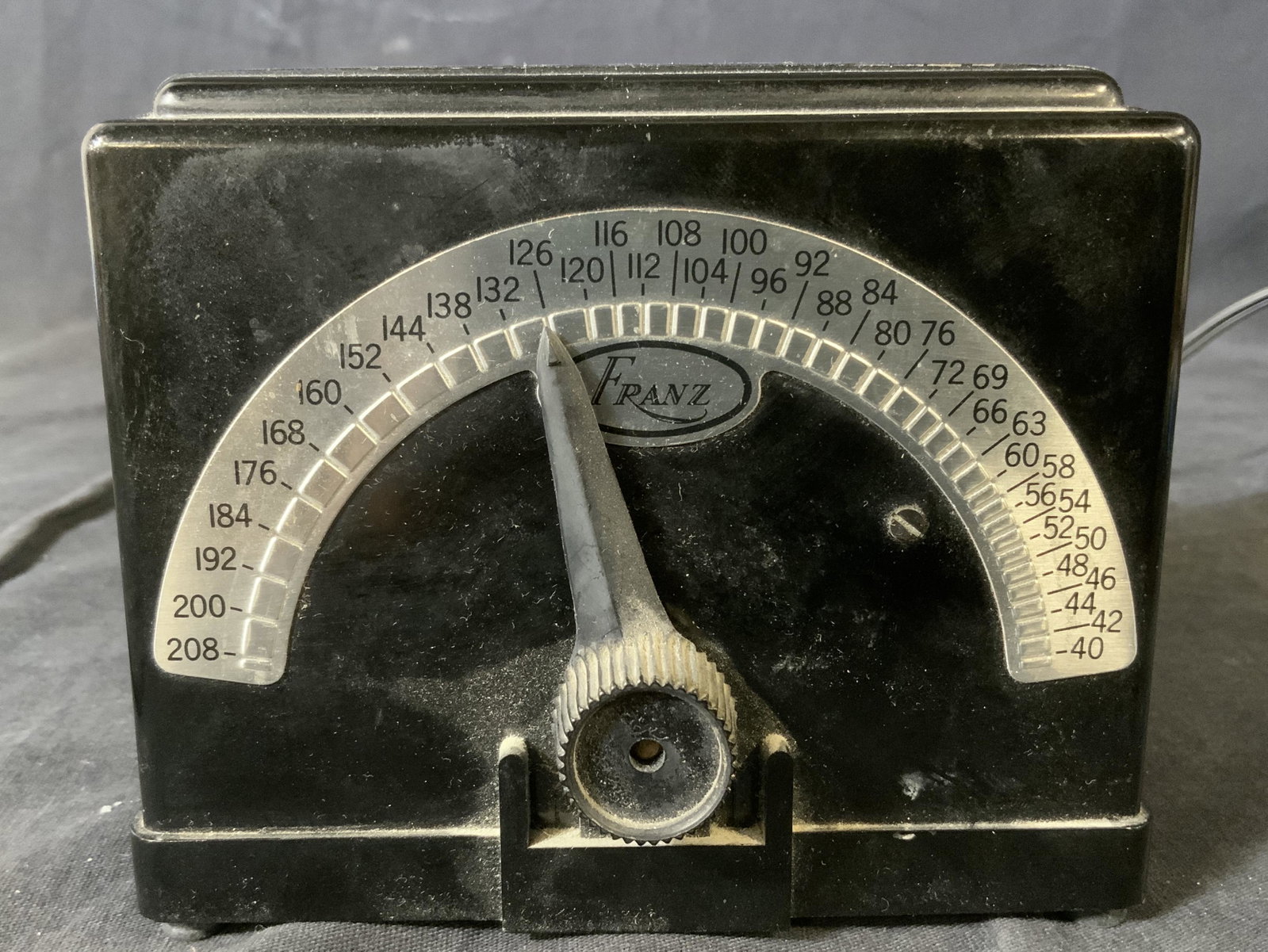 Vintage FRANZ Bakelite Electric Metronome: Vintage FRANZ Model LM-4 Bakelite Electric Metronome, C 1950’s, inscription reads ‘FRANZ Electric Metronome Made by FRANZ Mfg Co Inc’, measures 5 x 3 3/4 inches, not tested for functionality, Vi