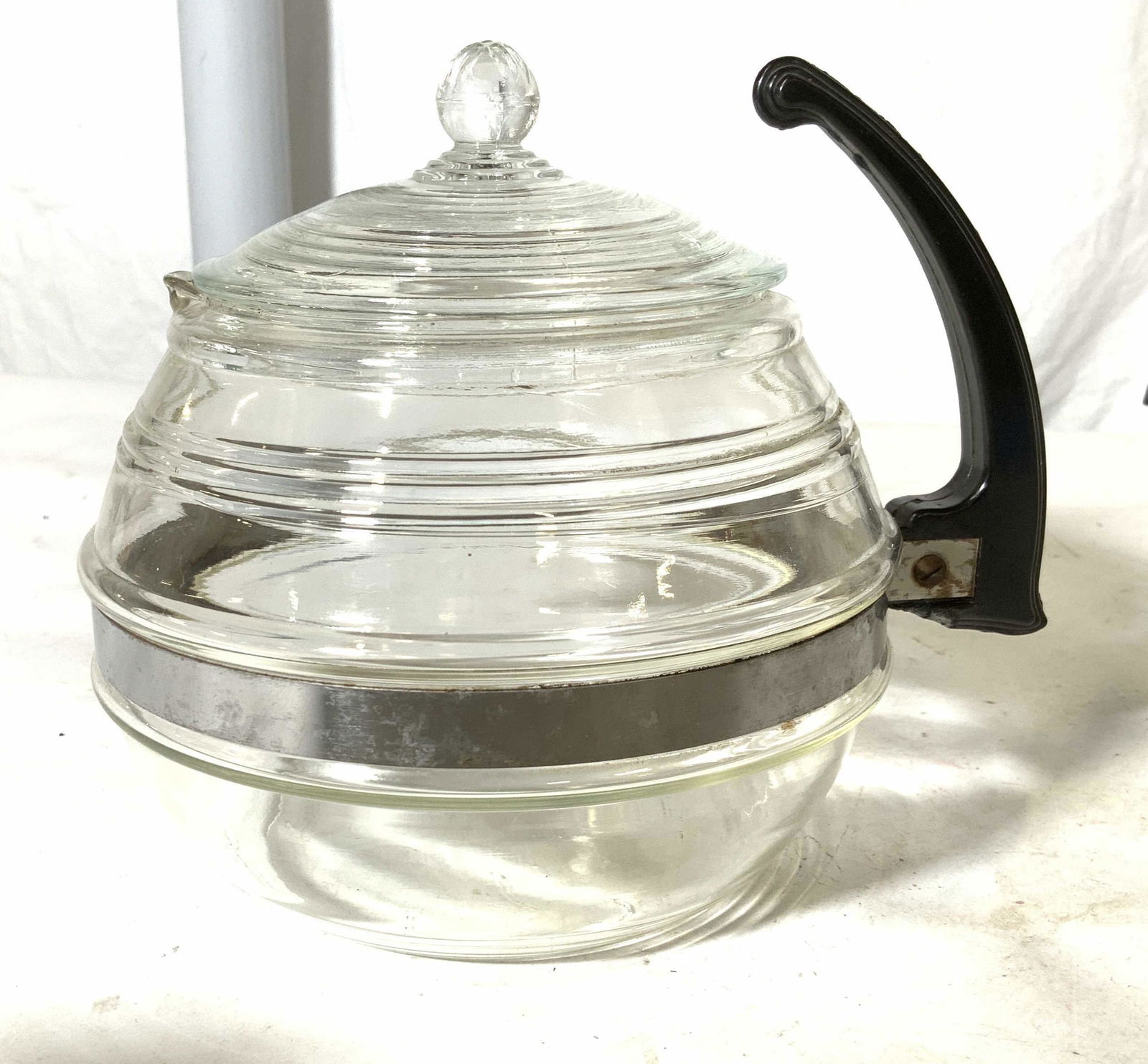 Lot 3 Vintage Glass Drip Coffee Pots: Glass drip coffee pots, two with brand names, THE WHISTLER and reads heat resistant, and etched pot Hallmarked PYREX, HAS NO LID. 2 with a glass lid. Whistler measures 7 in w ( pot only) , 7.5 in ht.