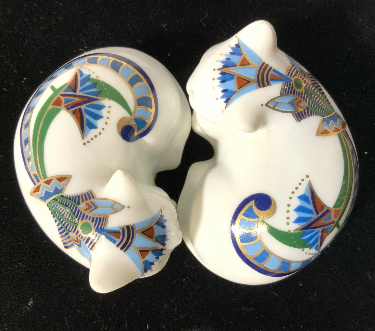 Pair Elizabeth ARDEN Porcelain Cat Table Shakers: Hand Painted Sleeping Cats, White Porcelain salt and pepper shakers with rubber stoppers. Decorated Egyptian style and marked ‘Treasures of the Pharaohs, Made in Japan exclusively for Elizabeth Arde