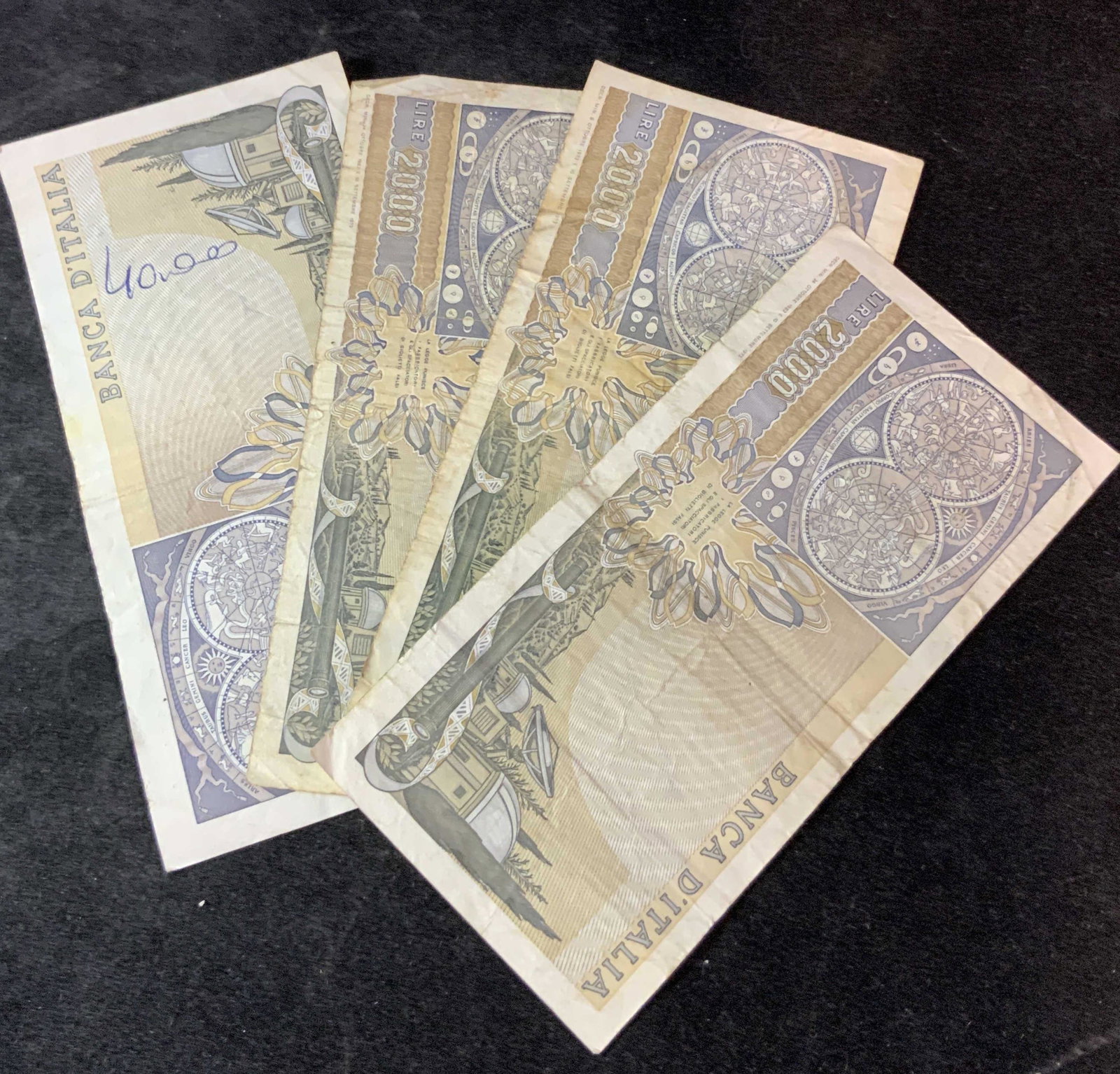 4pc Vntg 1973 Italian Currency Lire 2000, Galileo: This is a vintage, 1973, 2000 Italy banknote. Obverse contains Galileo, Tower of Pisa. Reverse contains a celestial map, telescope and observatory. Money has mild discoloration, mild tearing, one bill