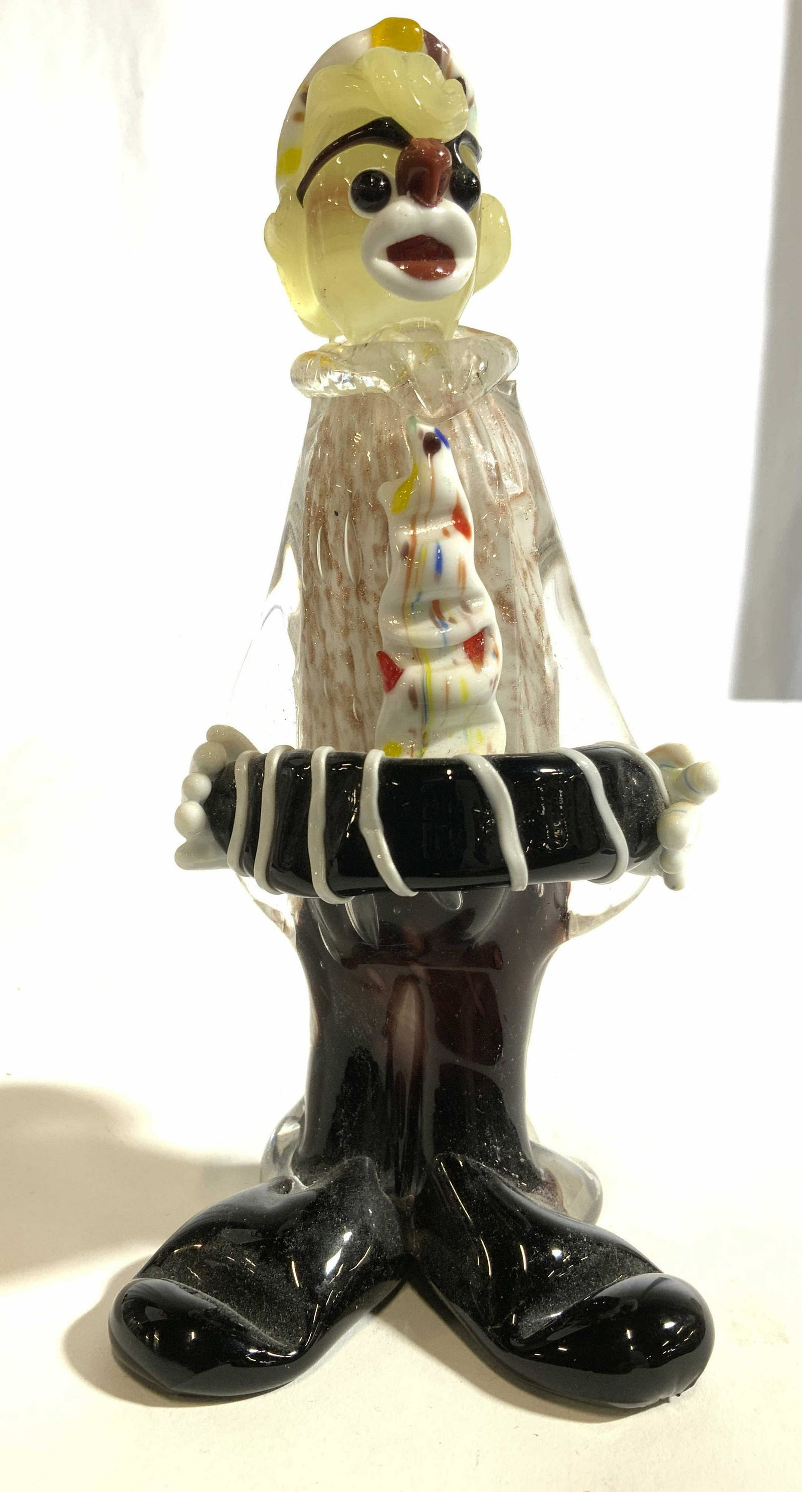 MURANO Art Glass Clown Figural Sculpture: Art glass clown appears to be MURANO. Piece appears to possibly be hand crafted. Art glass clown measures approx 6 inches tall 3 inches wide and deep. MURANO glass clown, Art glass clown, clown figura
