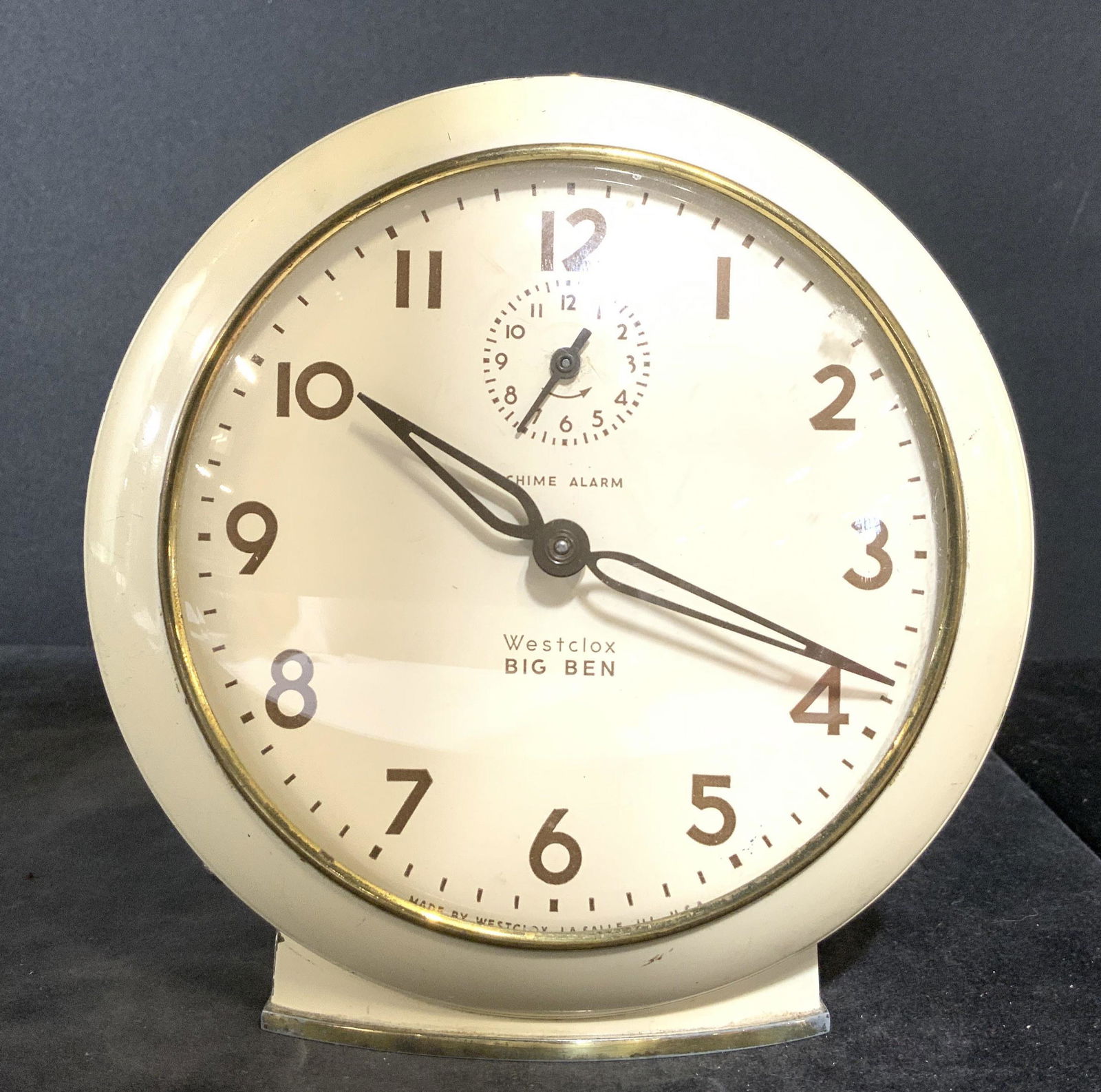 WESTCLOX Vintage BIG BEN Alarm Clock: Clock face reads WESTCLOX BIG BEN. Piece is metal, appears to be possibly be Toleware. Clock is cream with gold toned numbers. Clock measures approx 5.5 inches tall 5 inches wide 2.5 inches deep. Cloc