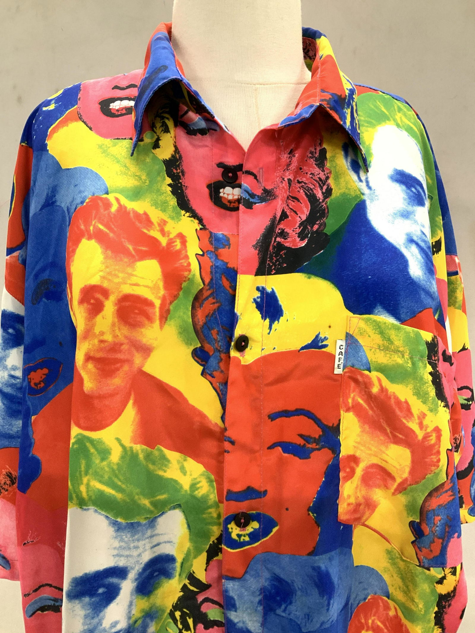 CAFÉ Pop Art Unisex Shirt, in Style Of Warhol, IT: IPsychedelic retro movie star print shirt, depicting James Dean and Marilyn Monroe in the style of Andy Warhol. Possibly rayon basic, labeled, styled in Italy. 28 in long, 44 in waist. Unisex wearable