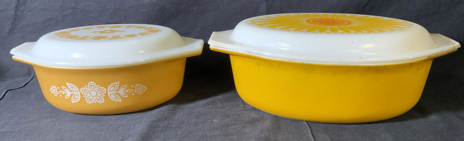 Lot 2 Vintage PYREX Baking Dishes: Lot 2 Vintage PYREX Baking Dishes, c 1970’s, inscriptions read ‘043 1 1/2 Qt Pyrex Made in USA Ovenware 31’ and ‘045 2 1/2 Qt Pyrex Made in USA Ovenware 36’, smaller dish measures 4 inches t