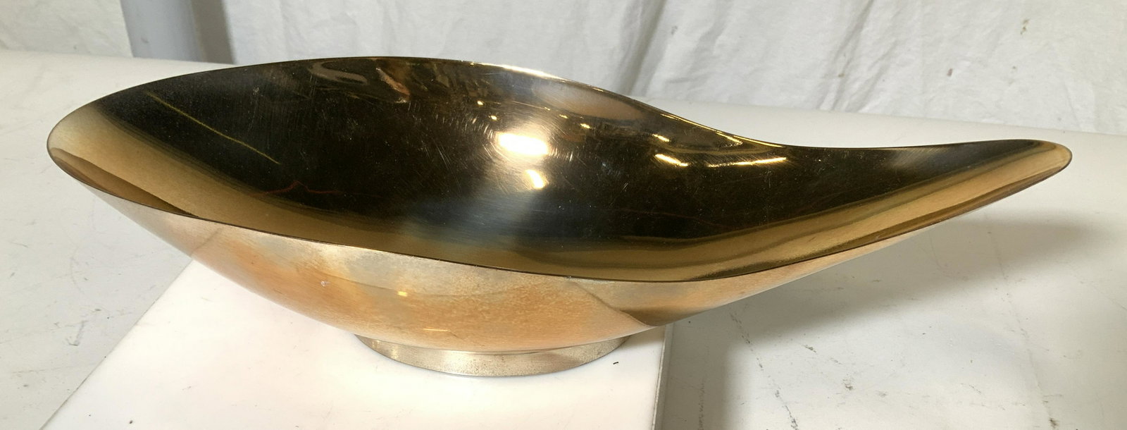 REED & BARTON MCM Copper Toned Vessel: Vintage Reed and Barton Vessel , Hallmarked with capital A inside a circle , 89, and written etched numbers 11003, and stamped Reed and Barton. Inscribed on the side ‘ 1st International 110 District