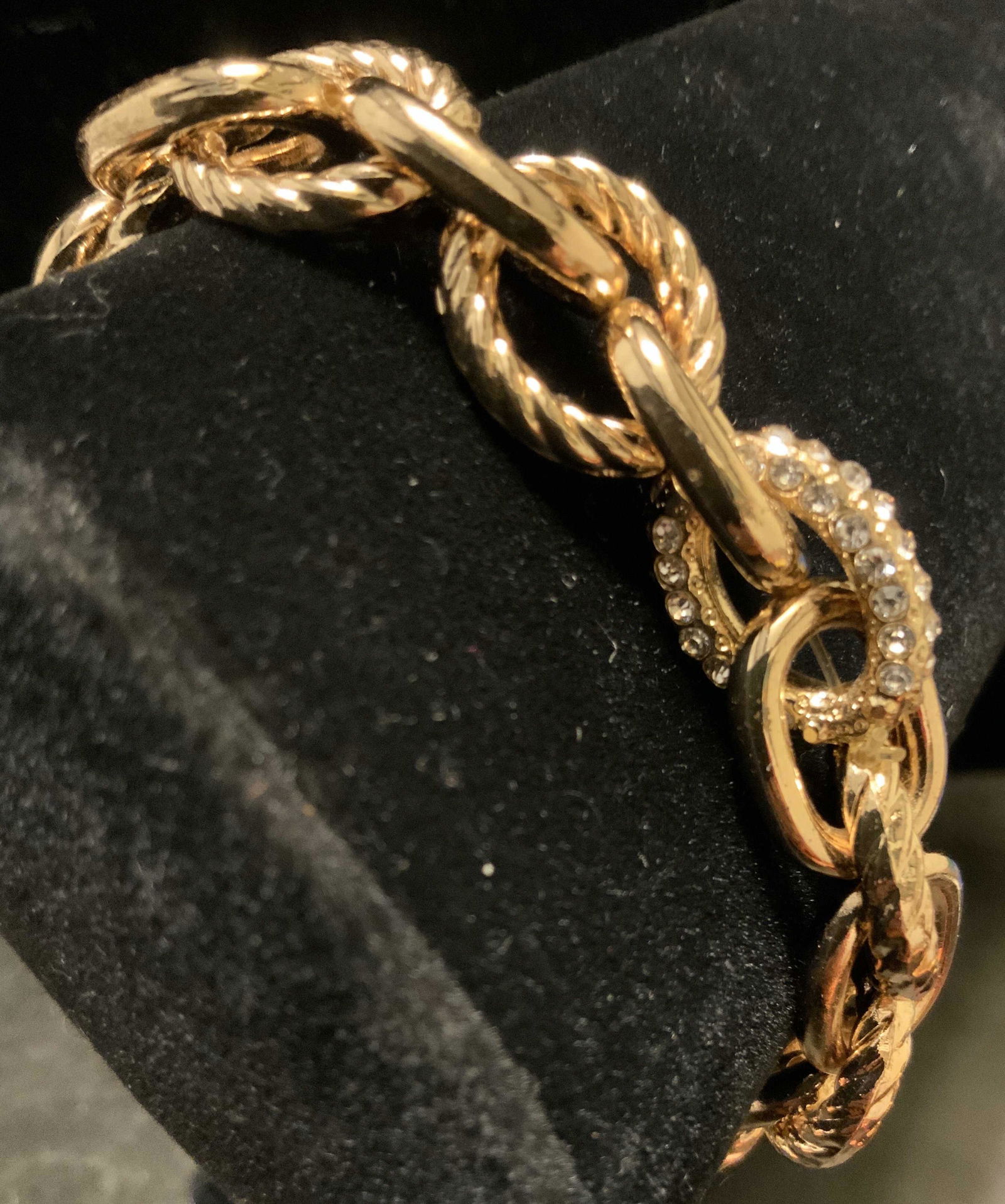 Chunky Gold Tone Link Bracelet (1 of 10)