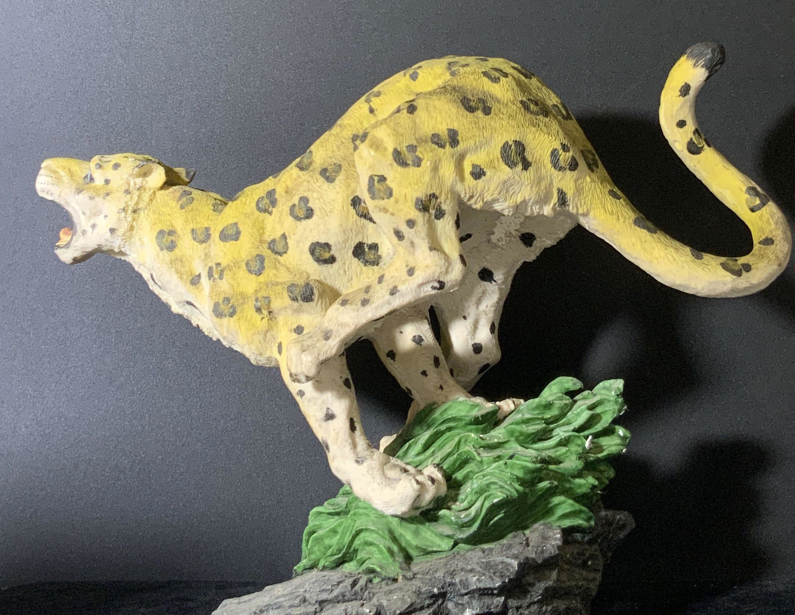 Vintage Composite Leaping Cheetah Statue (1 of 17)