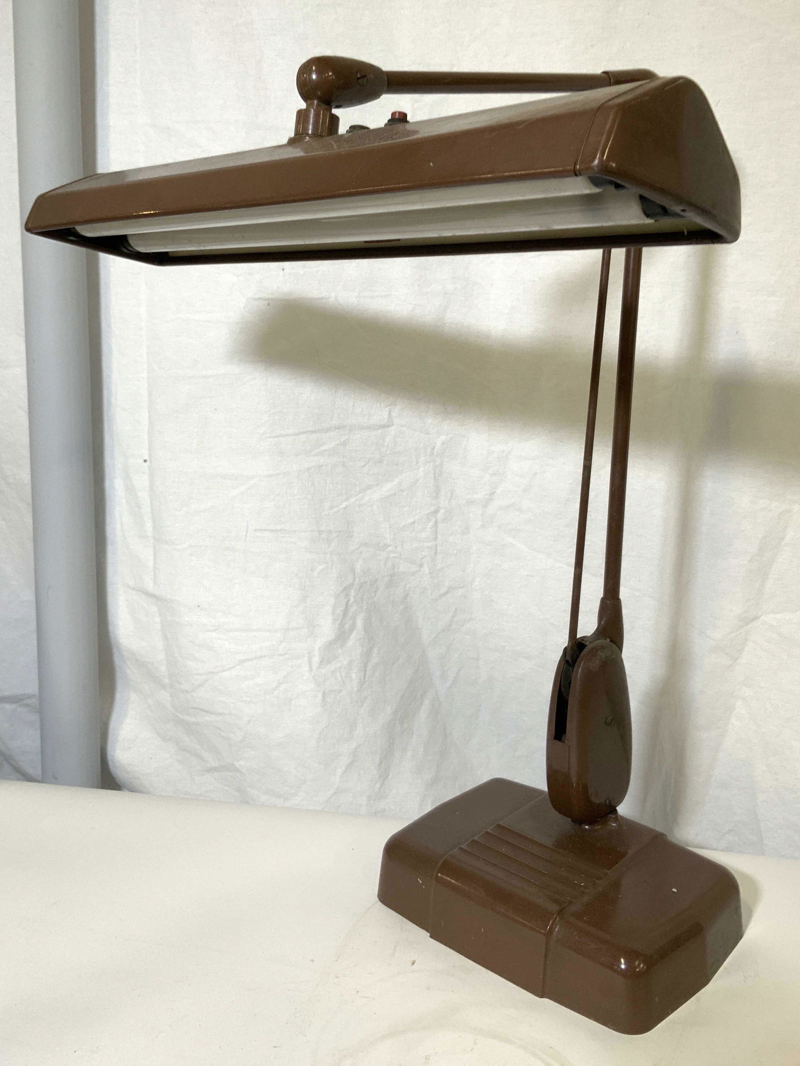 DAZOR MFG CORP Adjustable Arm Desk Lamp (1 of 11)