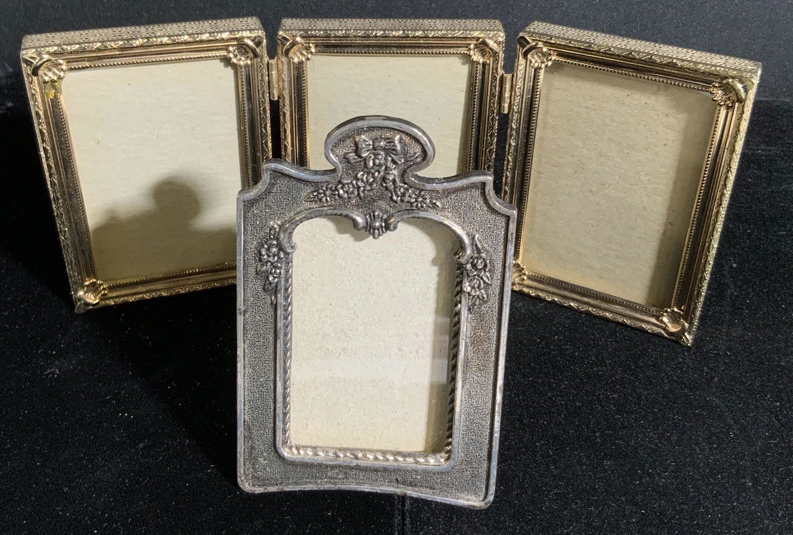 Lot 2 Silver & Gold Tone Metal Mini Picture Frames (1 of 10)
