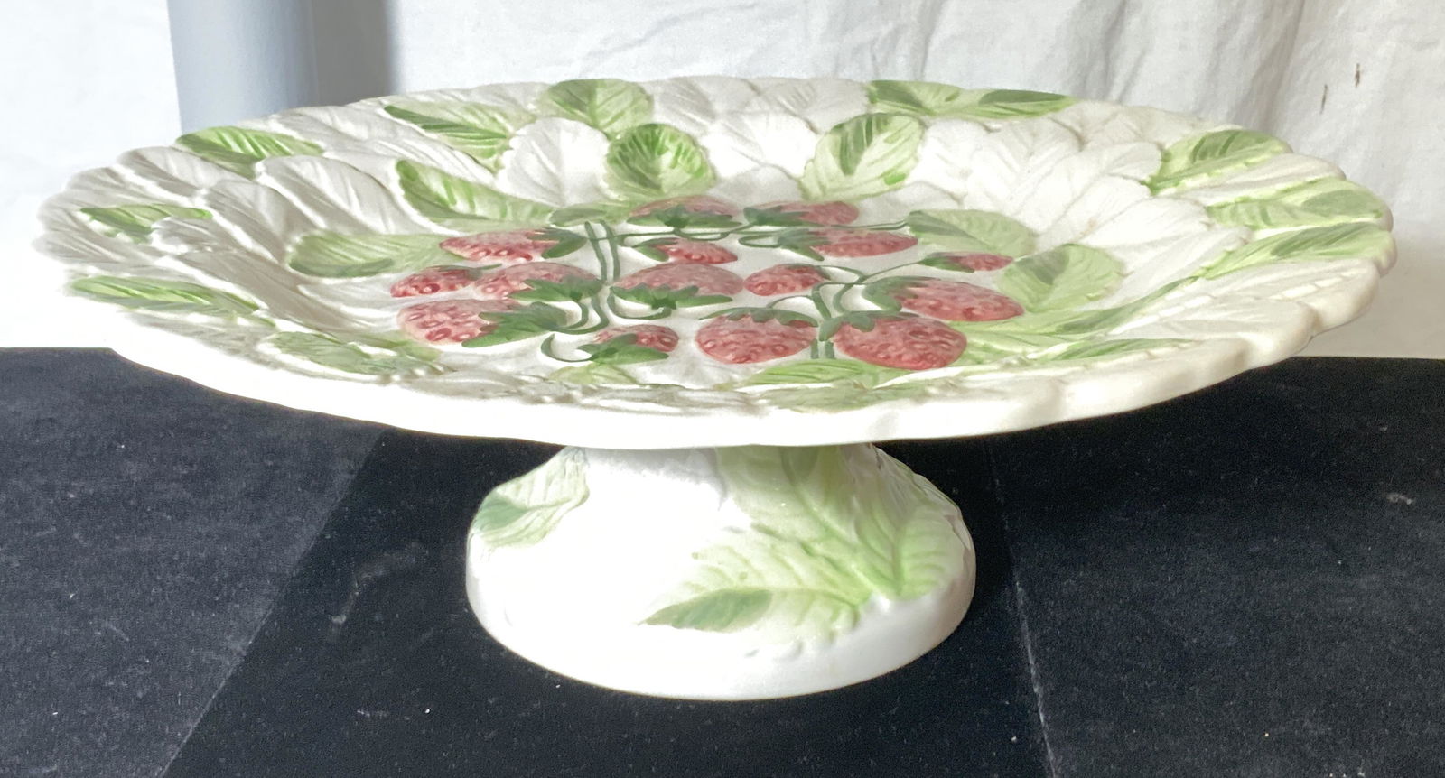 SIGMA strawberry Majolica Ceramic Cake Tazza (1 of 6)