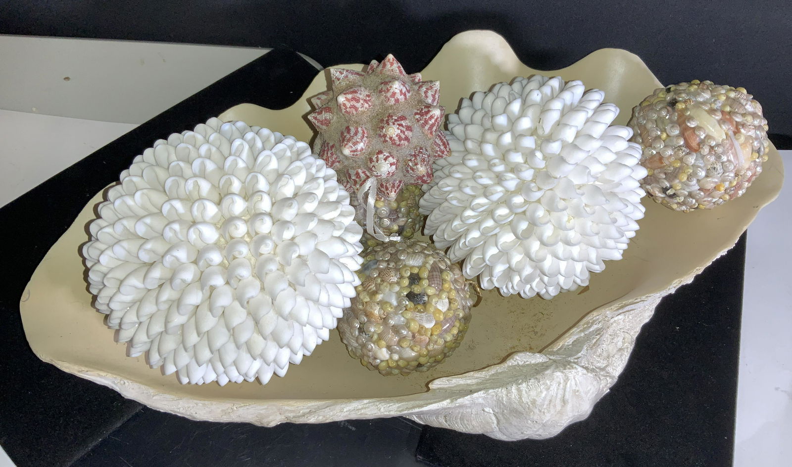 Large Ceramic Clam Shell W/ Shell Ornaments,7 pcs (1 of 6)