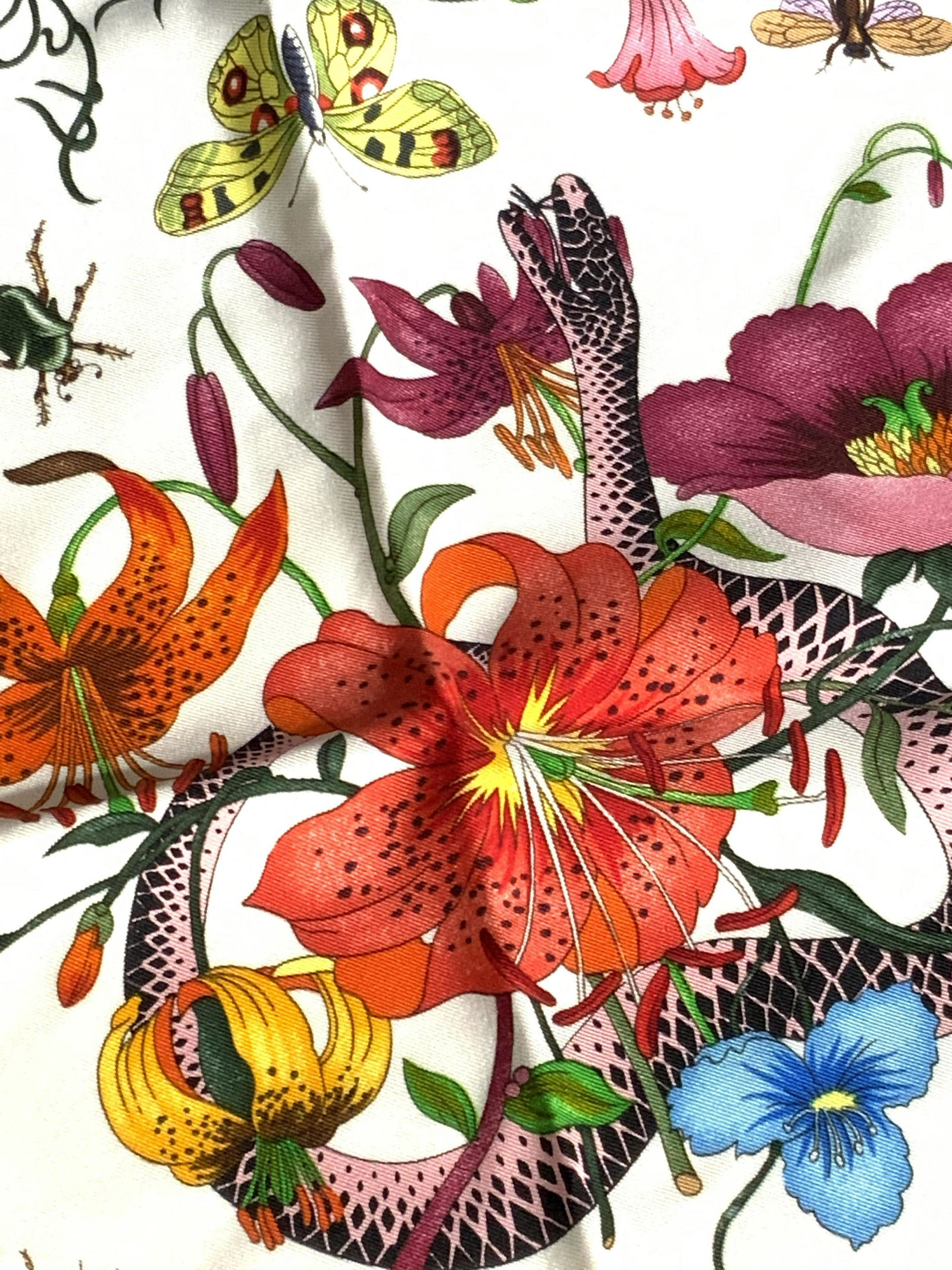 Signed GUCCI Italian Designer Silk Floral Scarf (1 of 14)