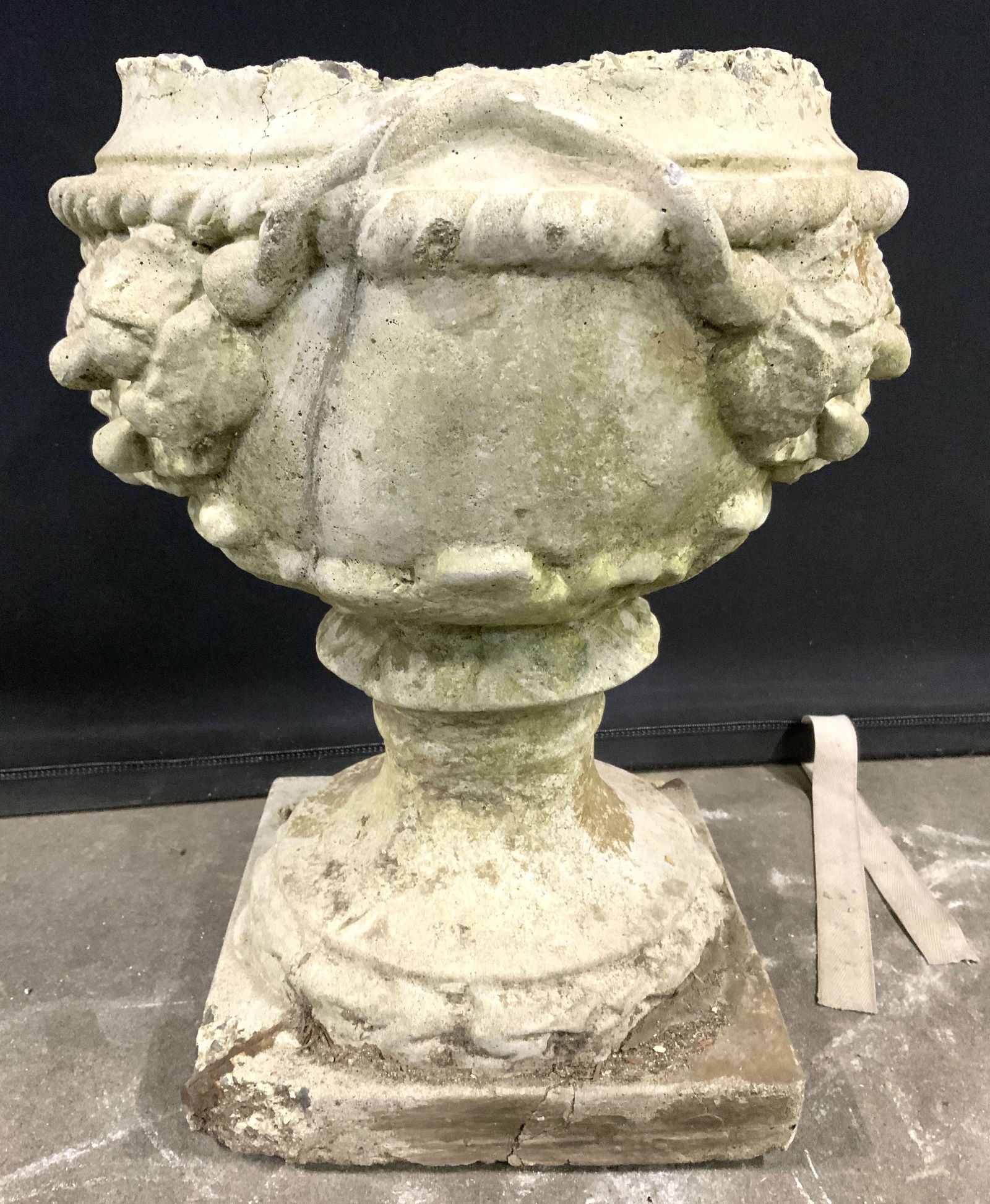 Outdoor Cement Stone Garden Statuary Urn (1 of 10)