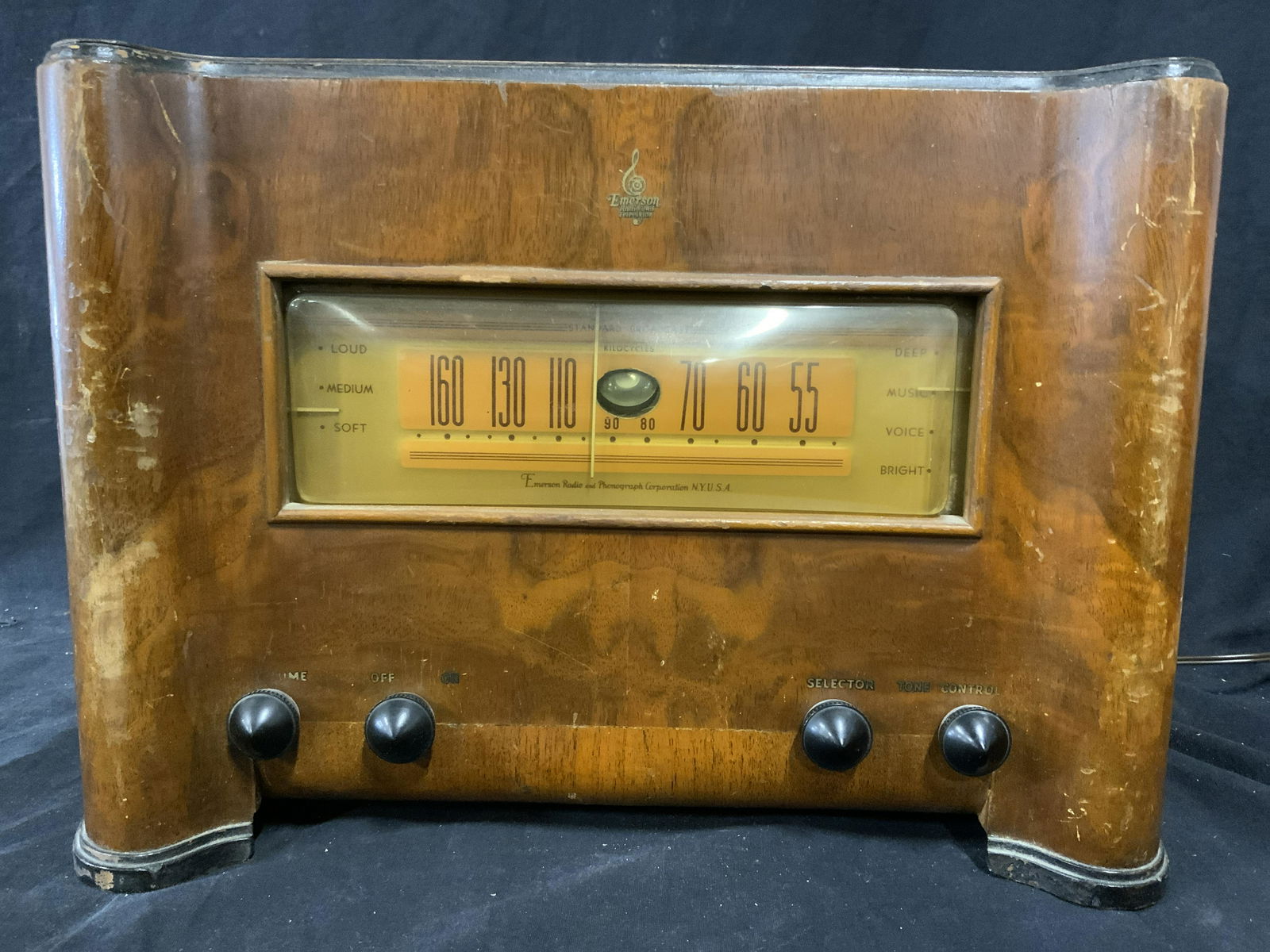 Vintage EMERSON Model DS365 Radio (1 of 12)
