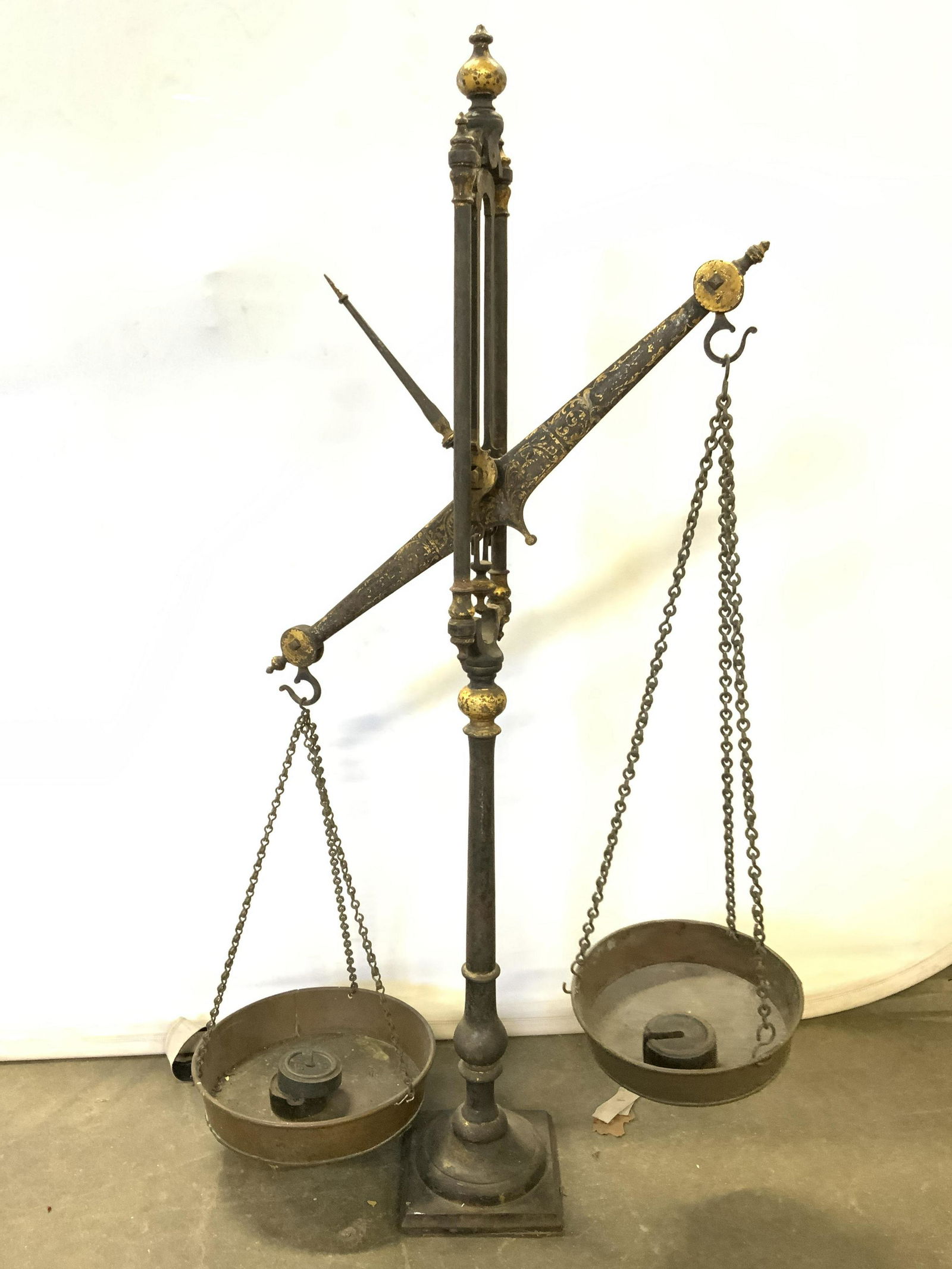 Antique Iron Scale W Weights (1 of 10)