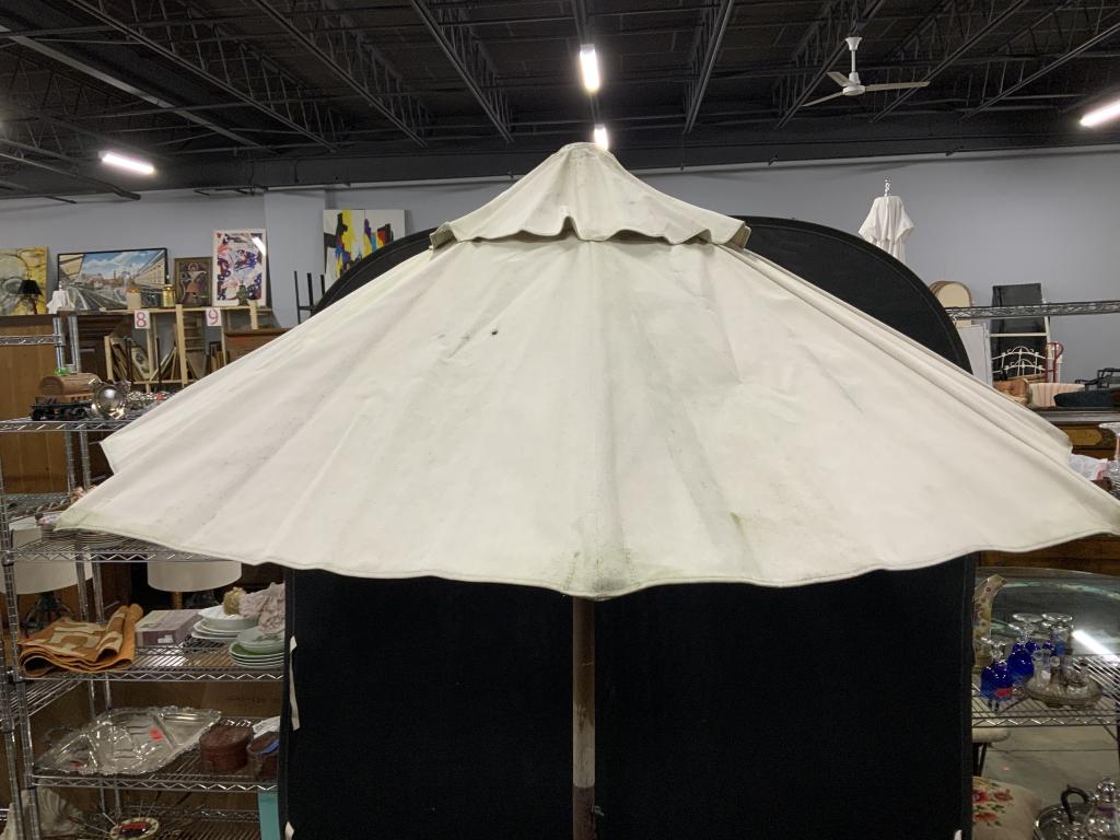 Outdoor Umbrella (1 of 4)