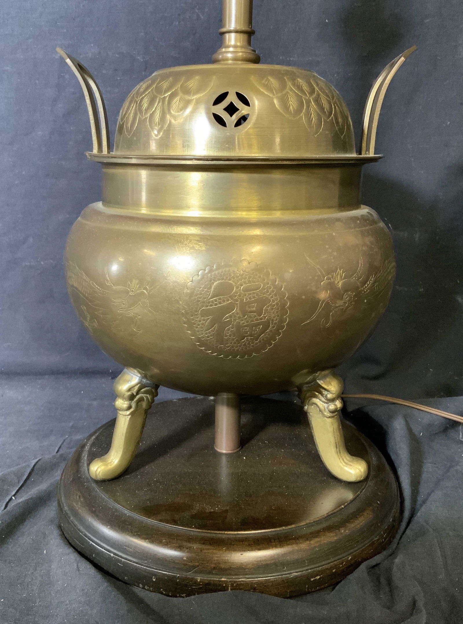 Brass Chinese Lidded Pot Lamp (1 of 11)
