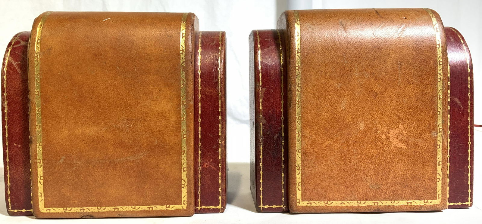 Pair Leather Bookends W Gold Toned Accent Detail (1 of 10)