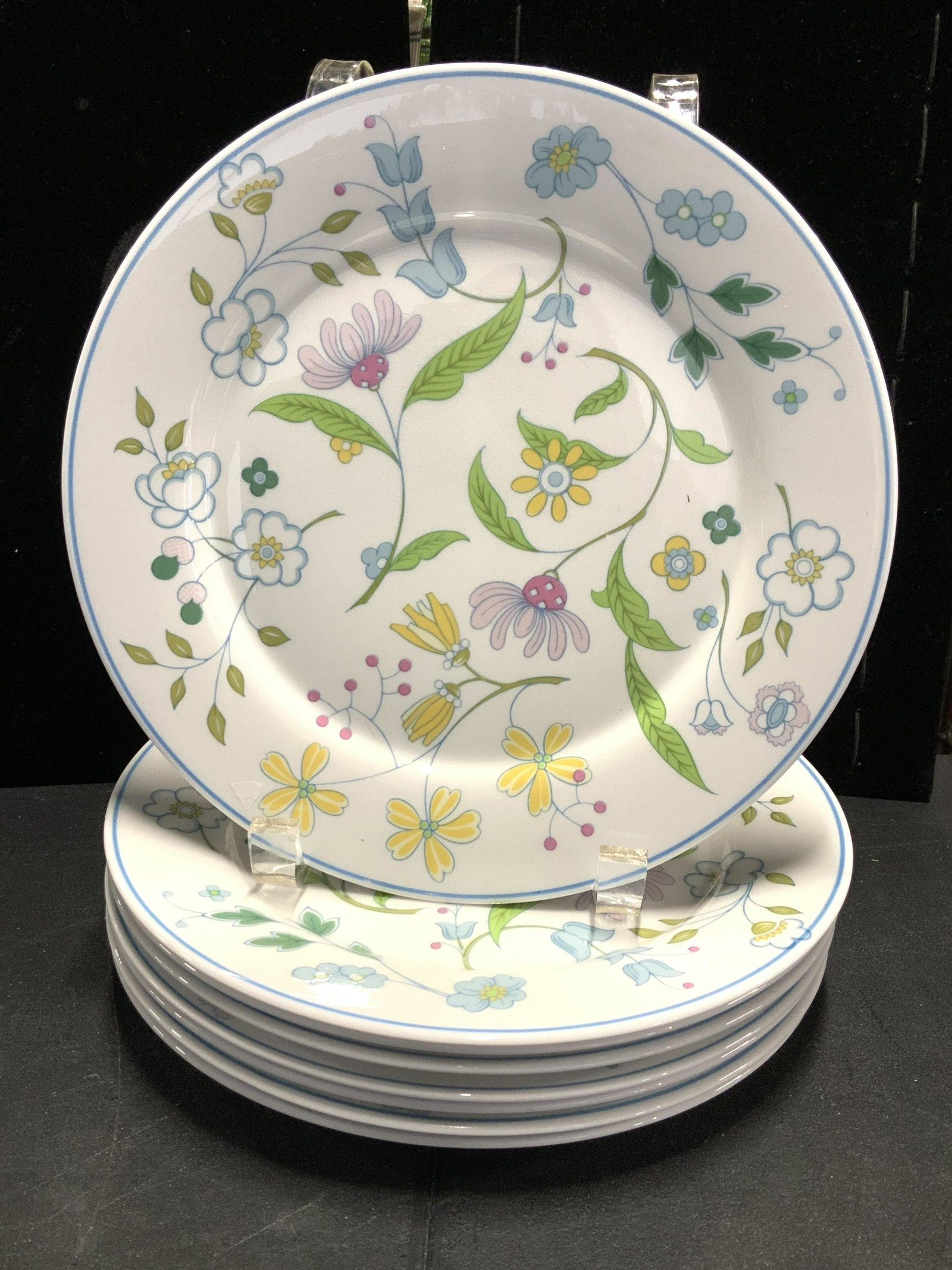 Set 28 SPODE AFTON English Bone China Dinnerware: Fine bone English China dinnerware plates, Spode Y8212 AFTON pattern, stark white porcelain with whimsical pastel flowers, all Hallmarked, 12 dinner plates 10.5 in. 8 Luncheon plates, 8 dessert plates