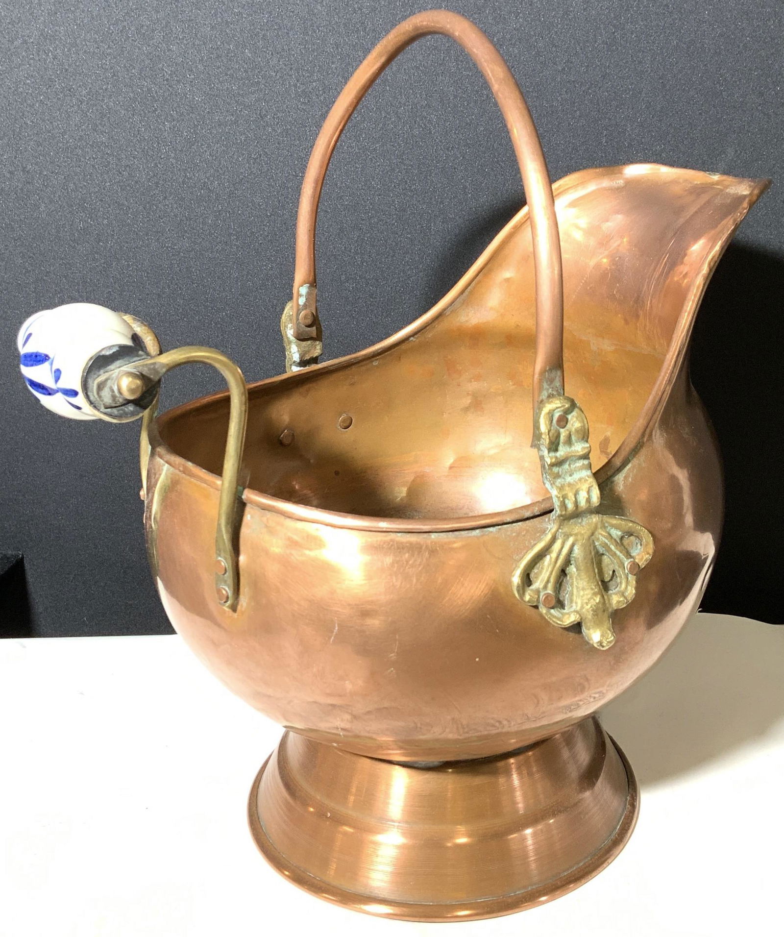 Collectible Vntg Copper Scuttle w Porcelain Handle (1 of 9)